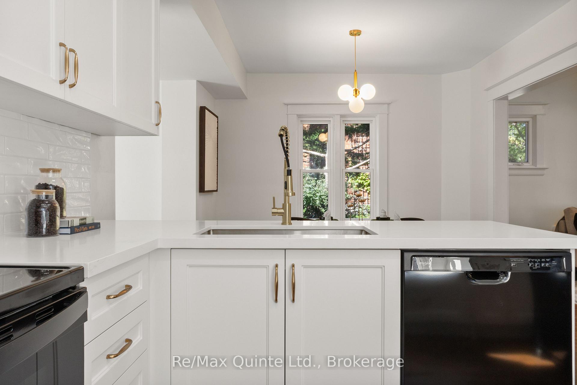 Photo 21 of 298 Bleecker Avenue, Belleville, Belleville Ward — HOMEH