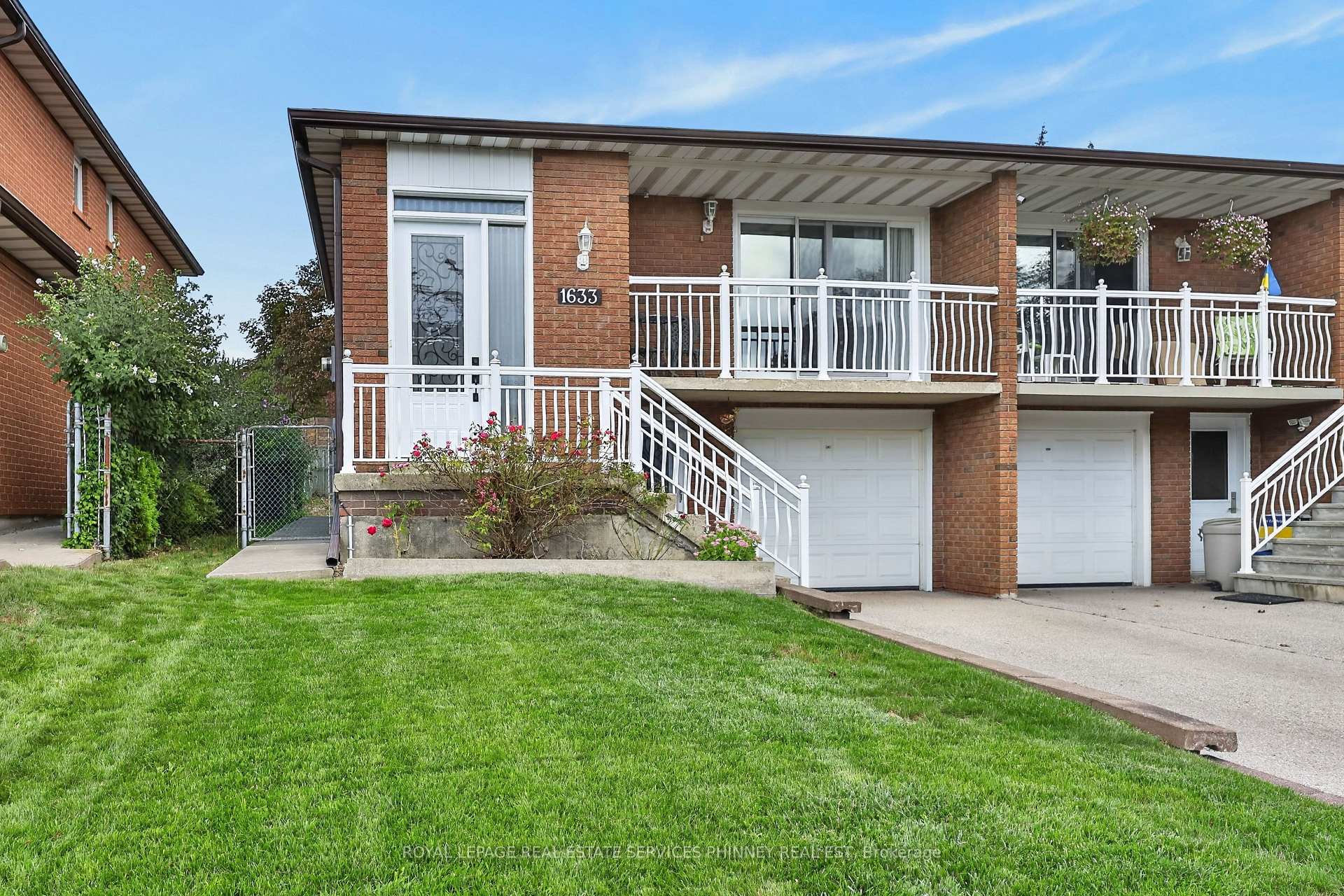 Photo 2 of 1633 Warren Drive, Mississauga, Rathwood — HOMEH