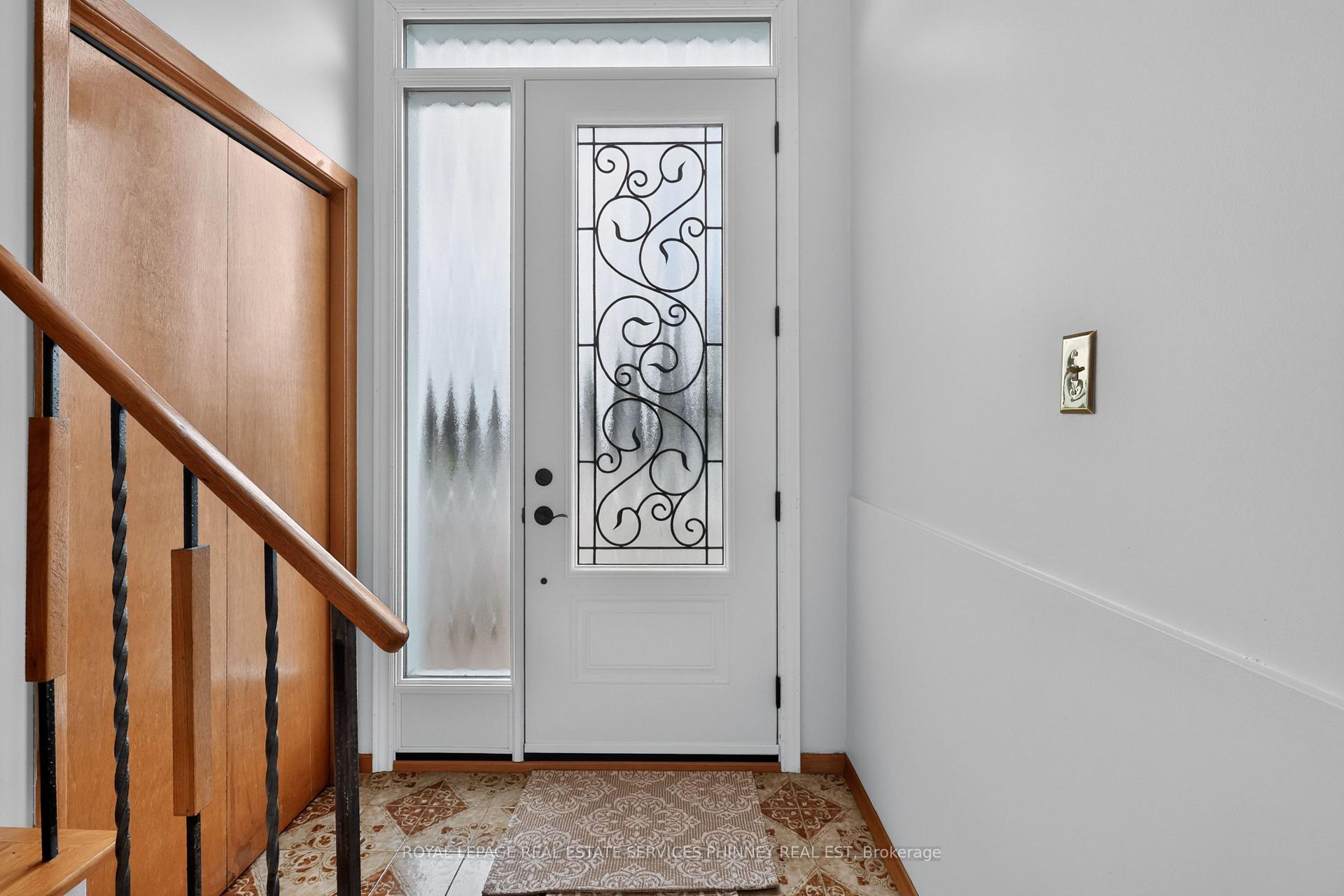 Photo 4 of 1633 Warren Drive, Mississauga, Rathwood — HOMEH