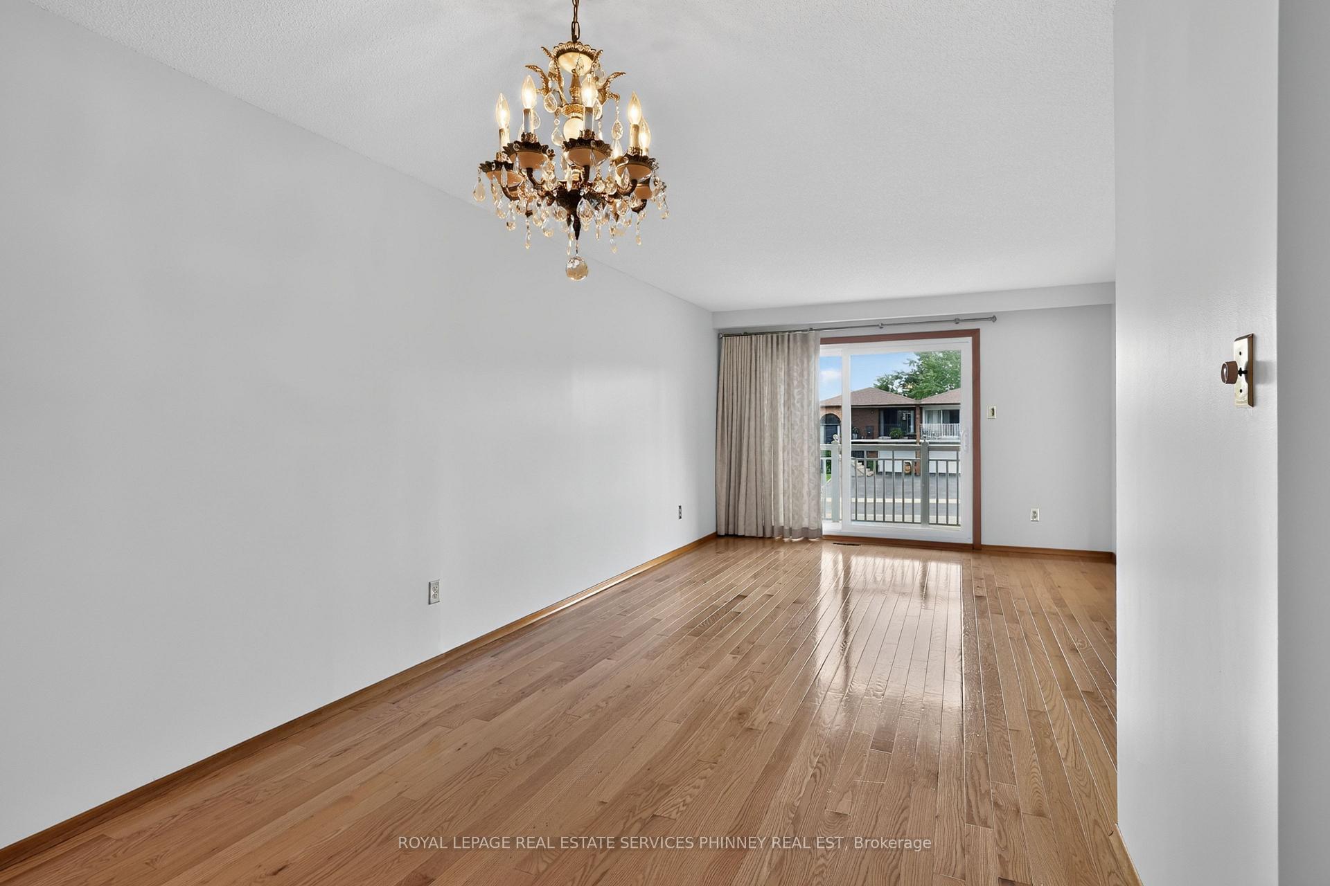 Photo 7 of 1633 Warren Drive, Mississauga, Rathwood — HOMEH