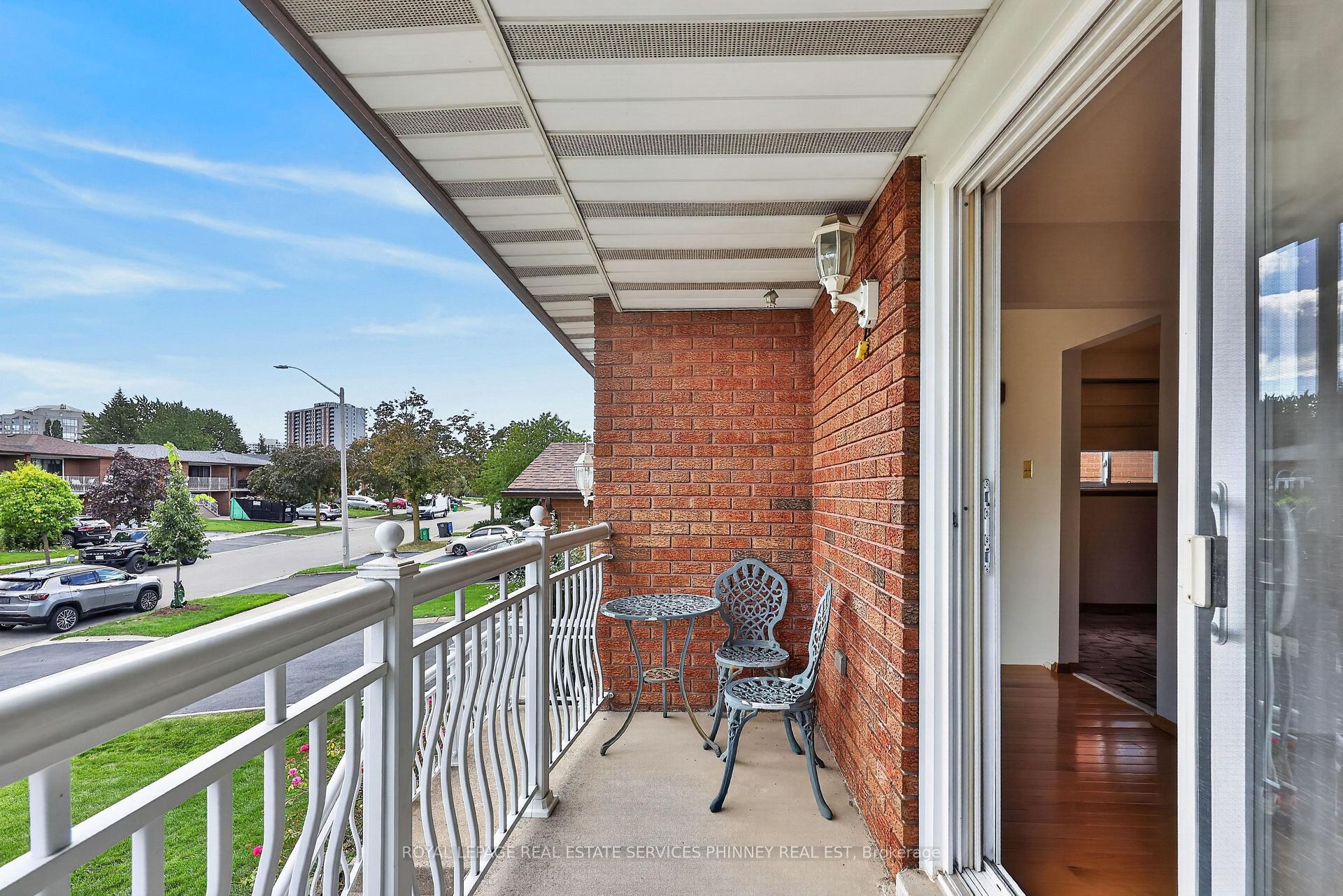 Photo 9 of 1633 Warren Drive, Mississauga, Rathwood — HOMEH