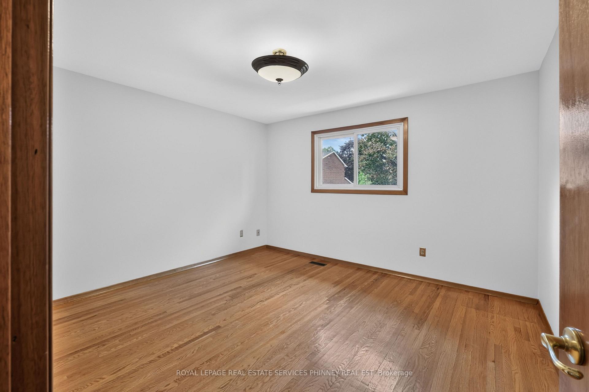 Photo 11 of 1633 Warren Drive, Mississauga, Rathwood — HOMEH