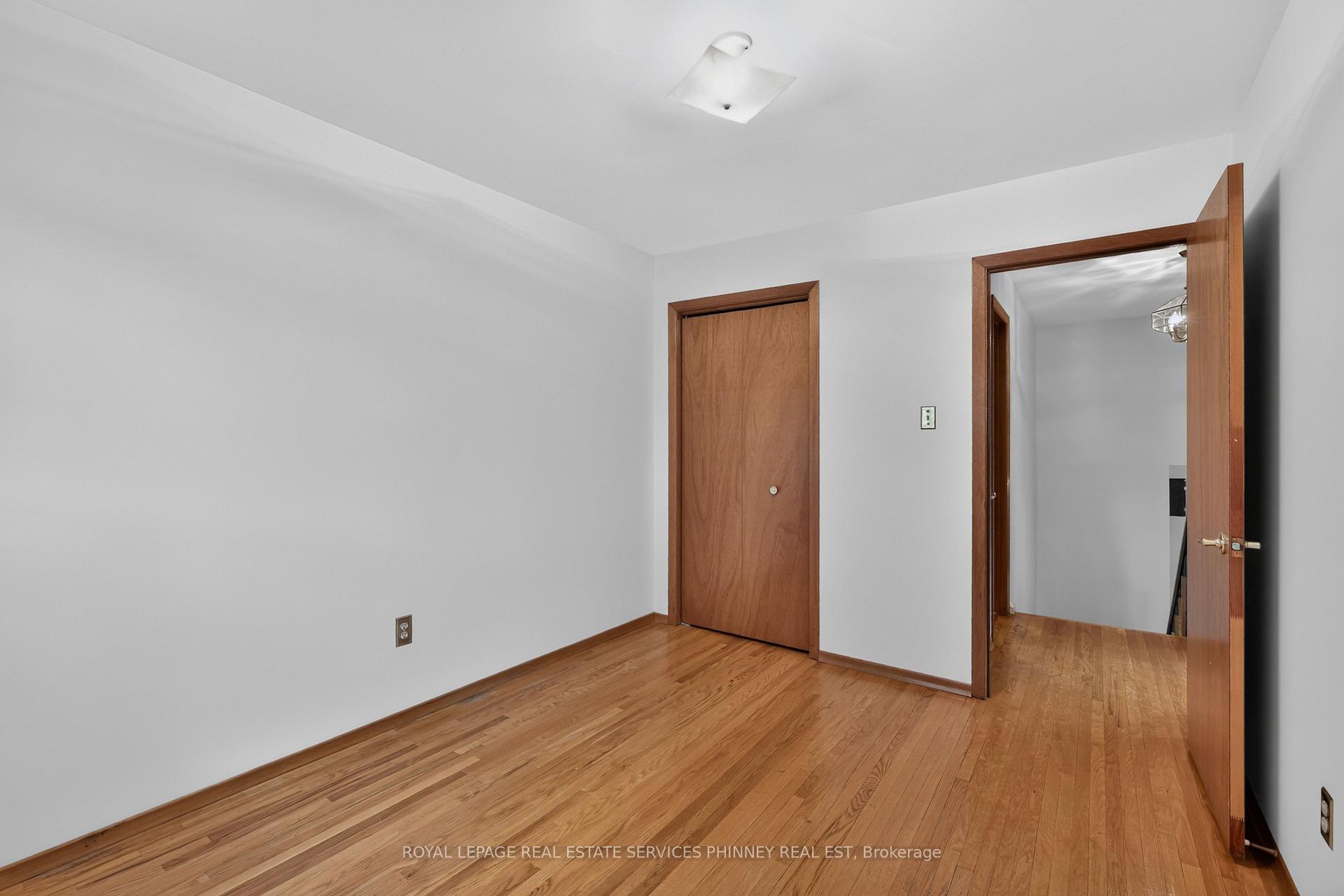 Photo 13 of 1633 Warren Drive, Mississauga, Rathwood — HOMEH