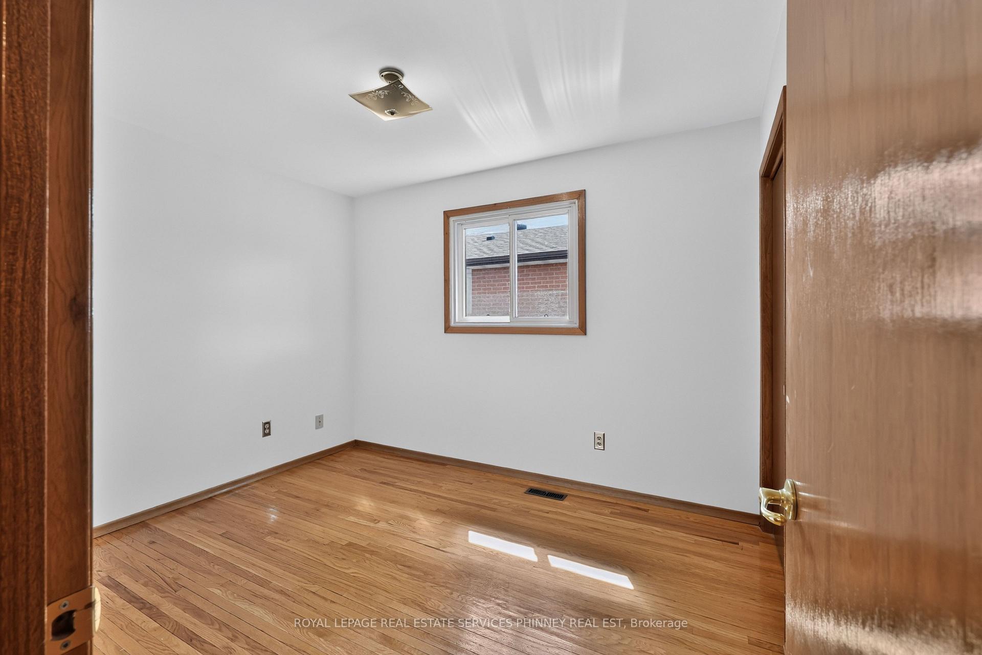 Photo 14 of 1633 Warren Drive, Mississauga, Rathwood — HOMEH
