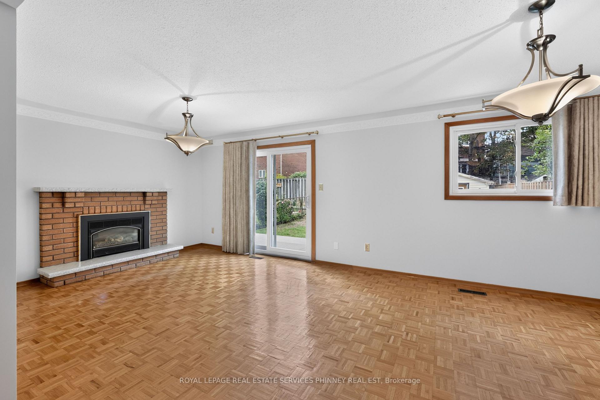Photo 16 of 1633 Warren Drive, Mississauga, Rathwood — HOMEH