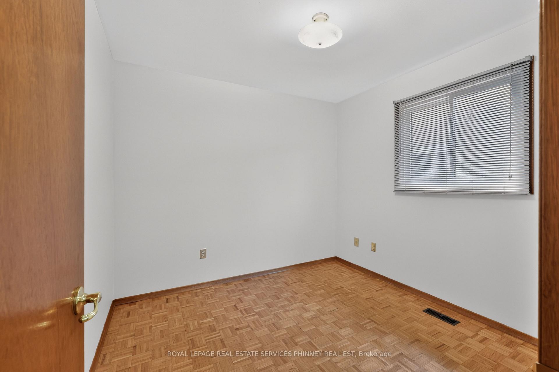 Photo 18 of 1633 Warren Drive, Mississauga, Rathwood — HOMEH