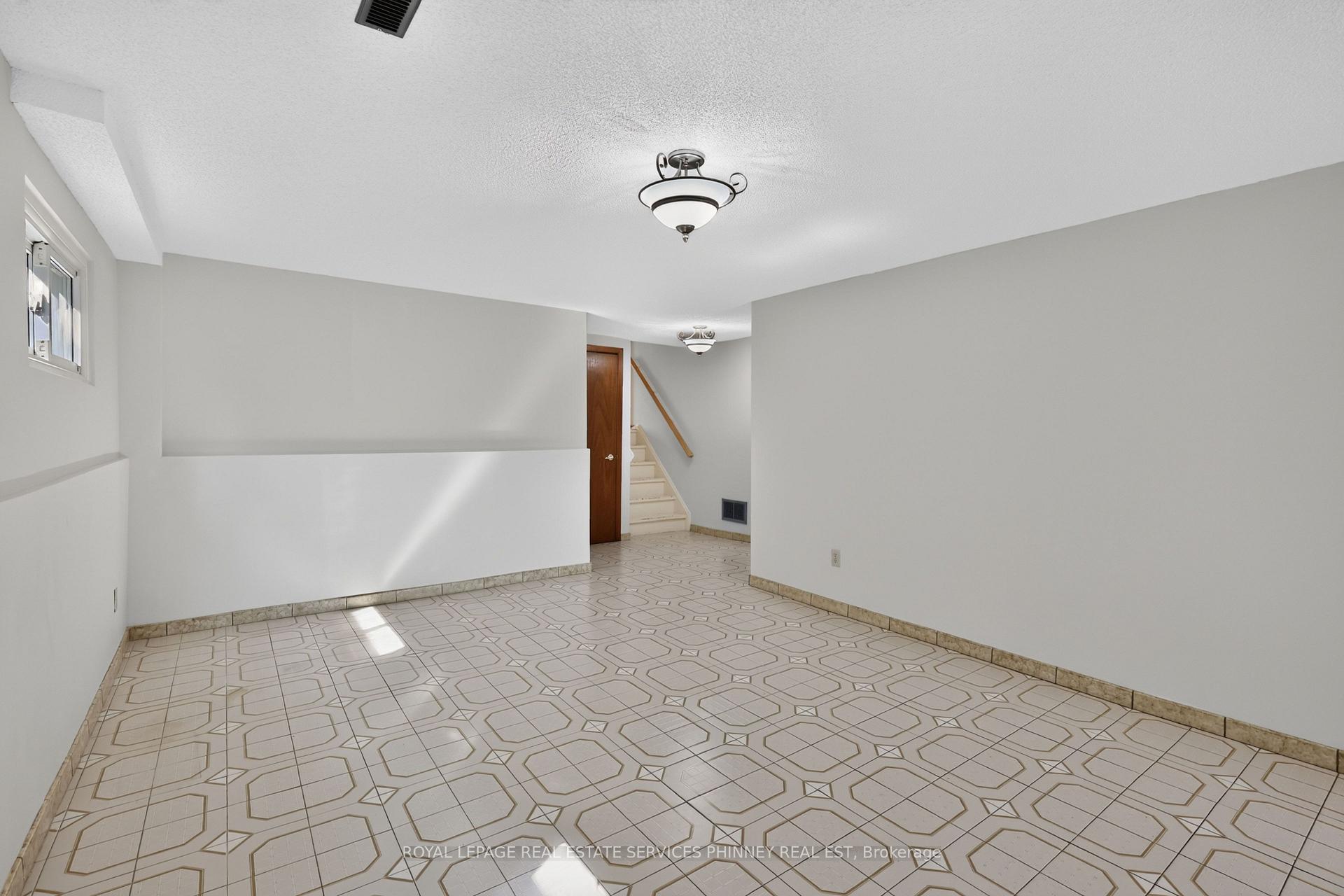 Photo 22 of 1633 Warren Drive, Mississauga, Rathwood — HOMEH