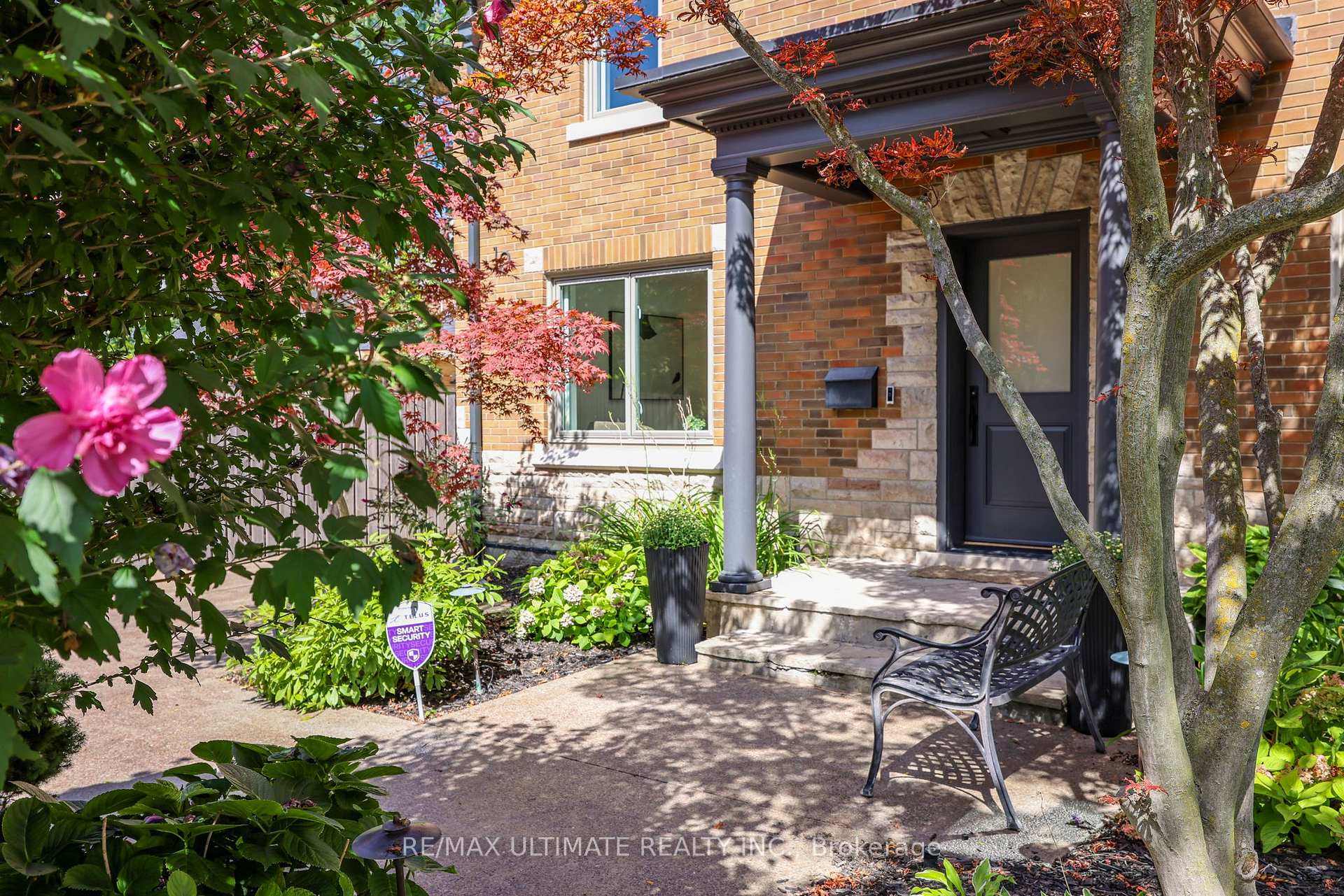 Photo 2 of 10 Field Avenue, Toronto, Leaside — HOMEH