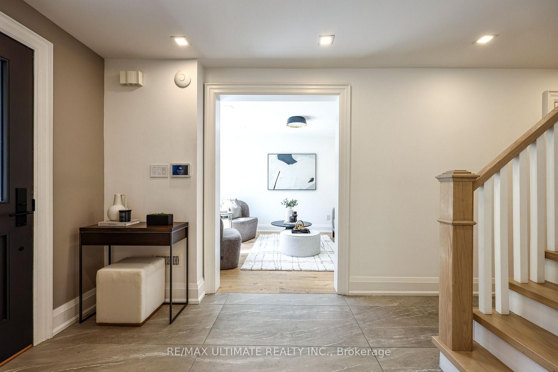 Photo 4 of 10 Field Avenue, Toronto, Leaside — HOMEH