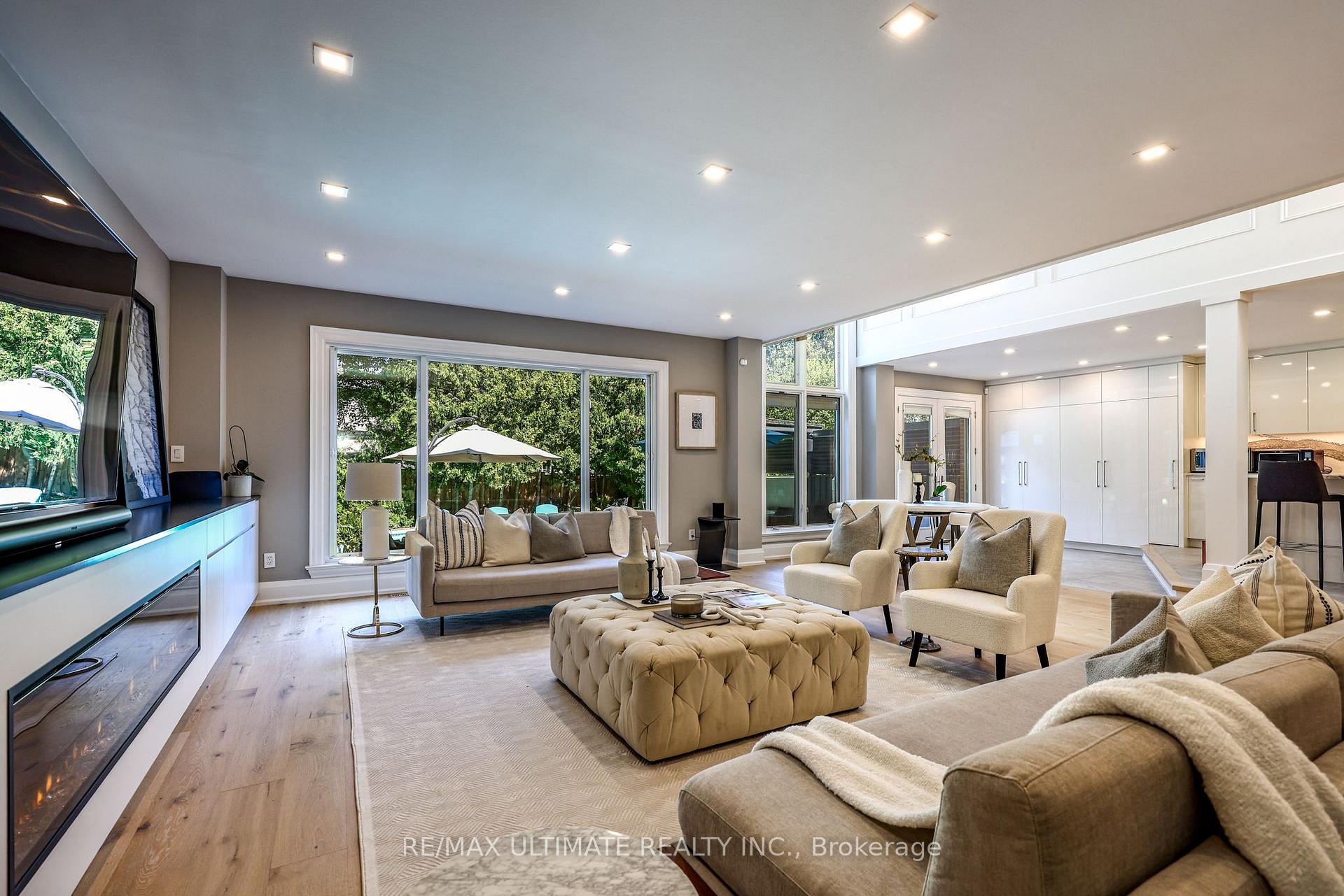 Photo 12 of 10 Field Avenue, Toronto, Leaside — HOMEH