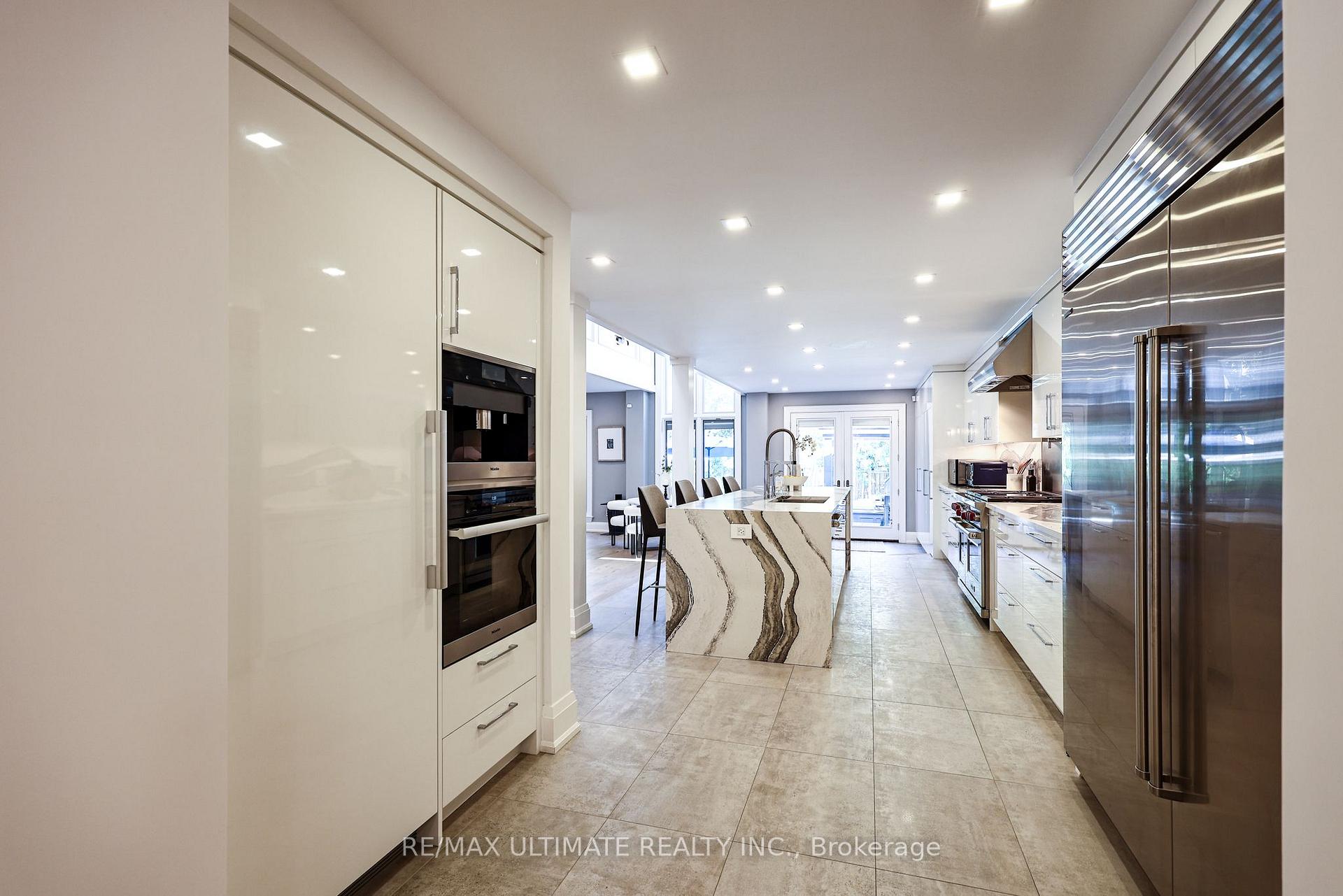 Photo 21 of 10 Field Avenue, Toronto, Leaside — HOMEH