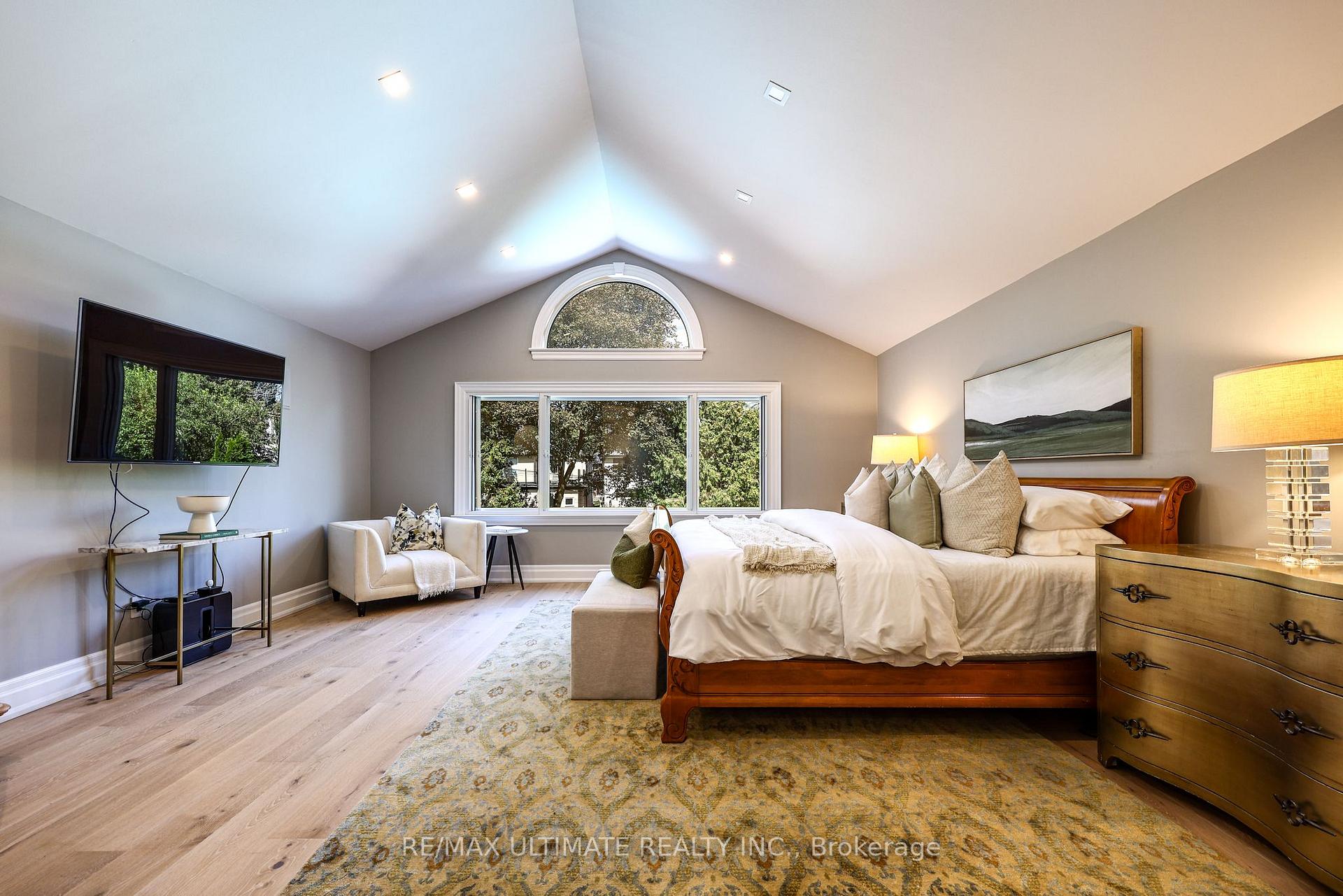 Photo 33 of 10 Field Avenue, Toronto, Leaside — HOMEH