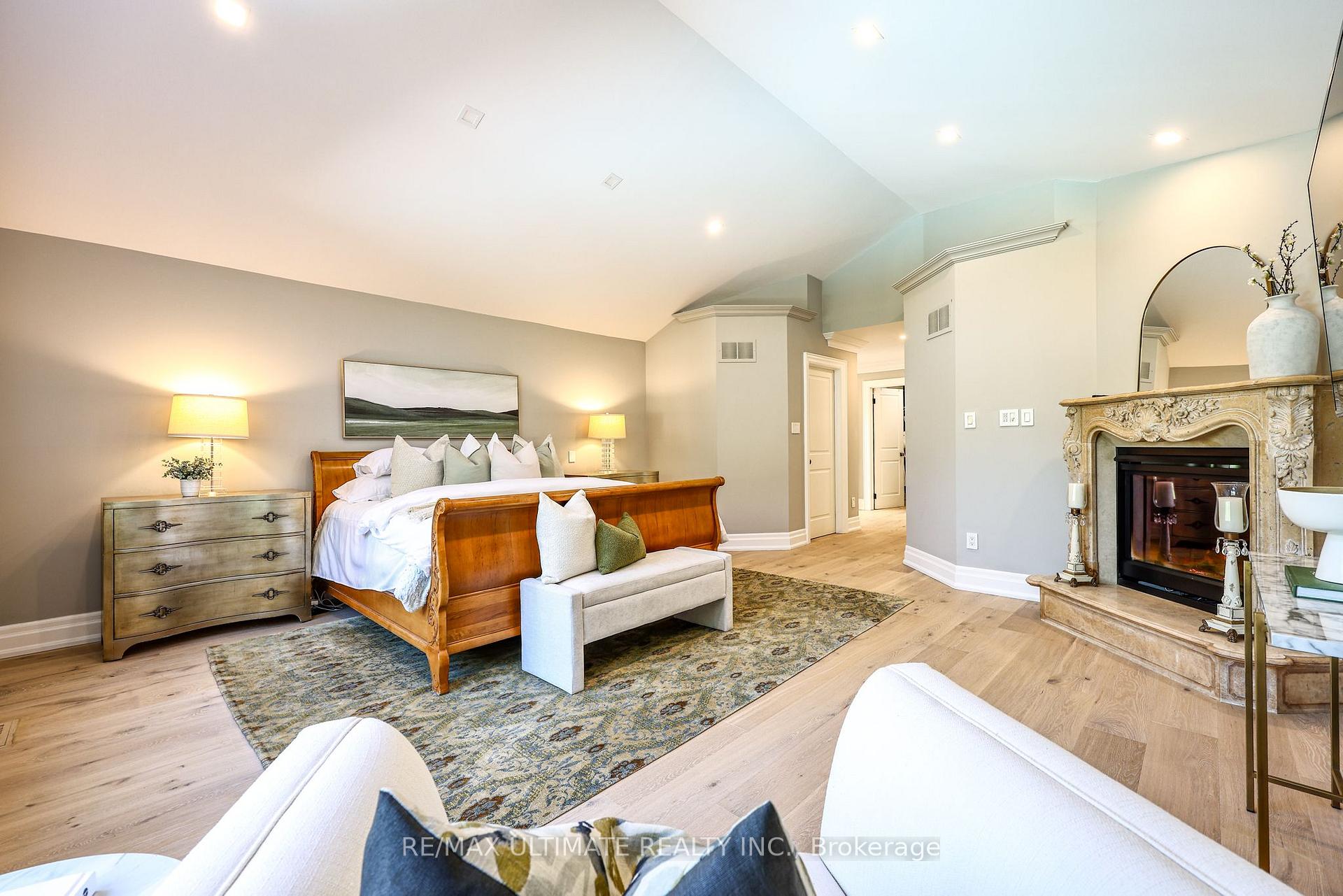 Photo 34 of 10 Field Avenue, Toronto, Leaside — HOMEH