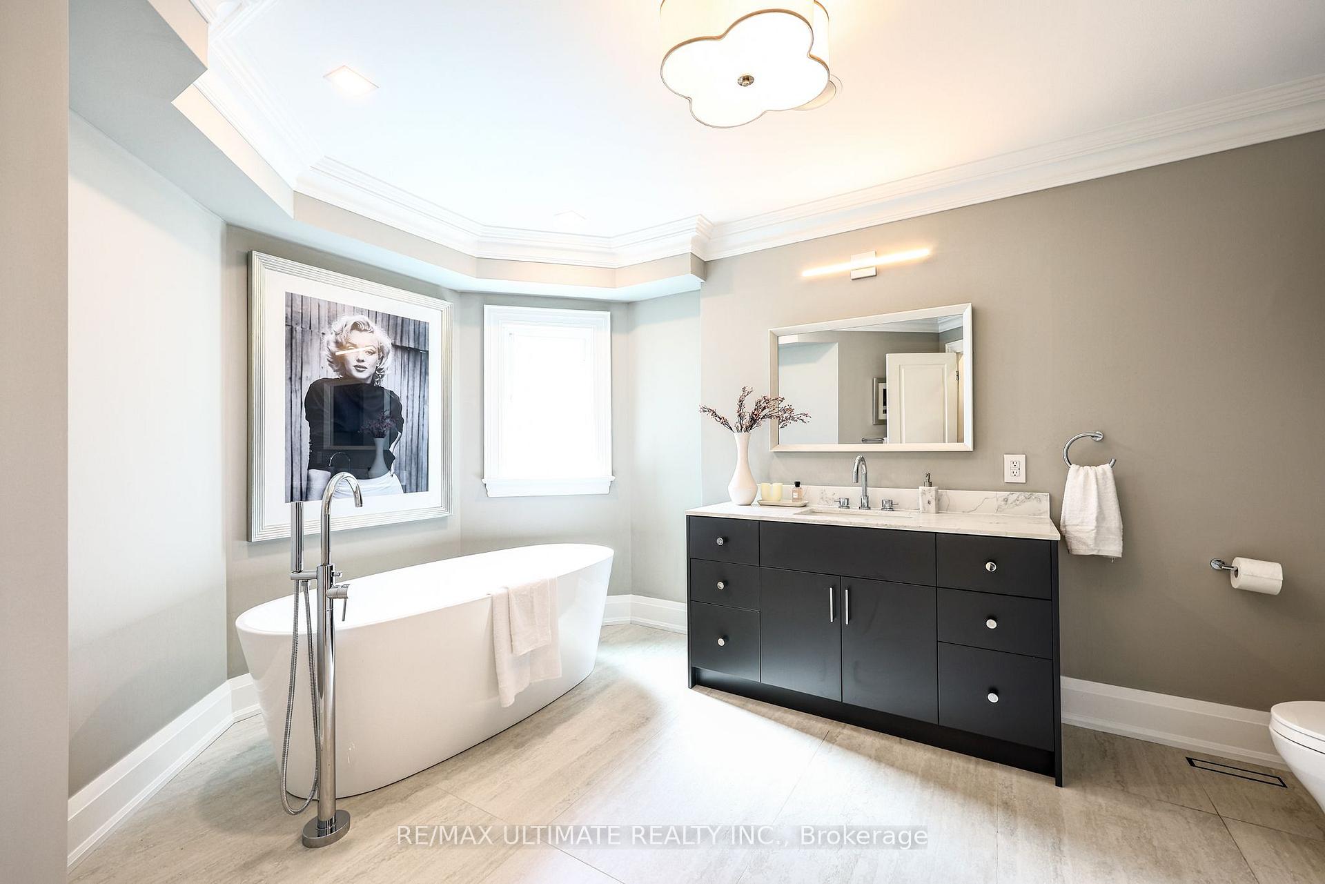 Photo 36 of 10 Field Avenue, Toronto, Leaside — HOMEH