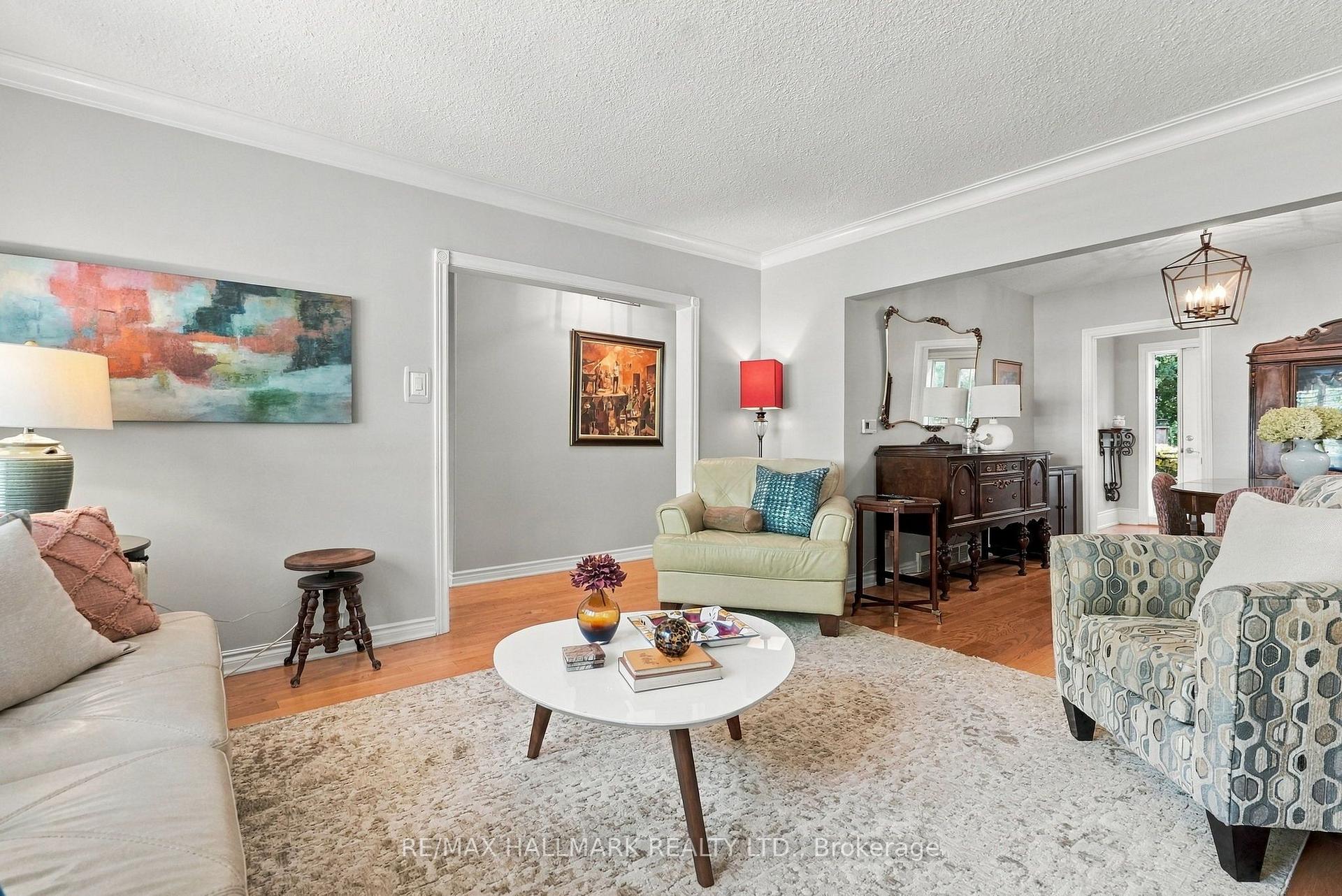 Photo 11 of 77 Glen Davis Crescent, Toronto, East End-Danforth — HOMEH
