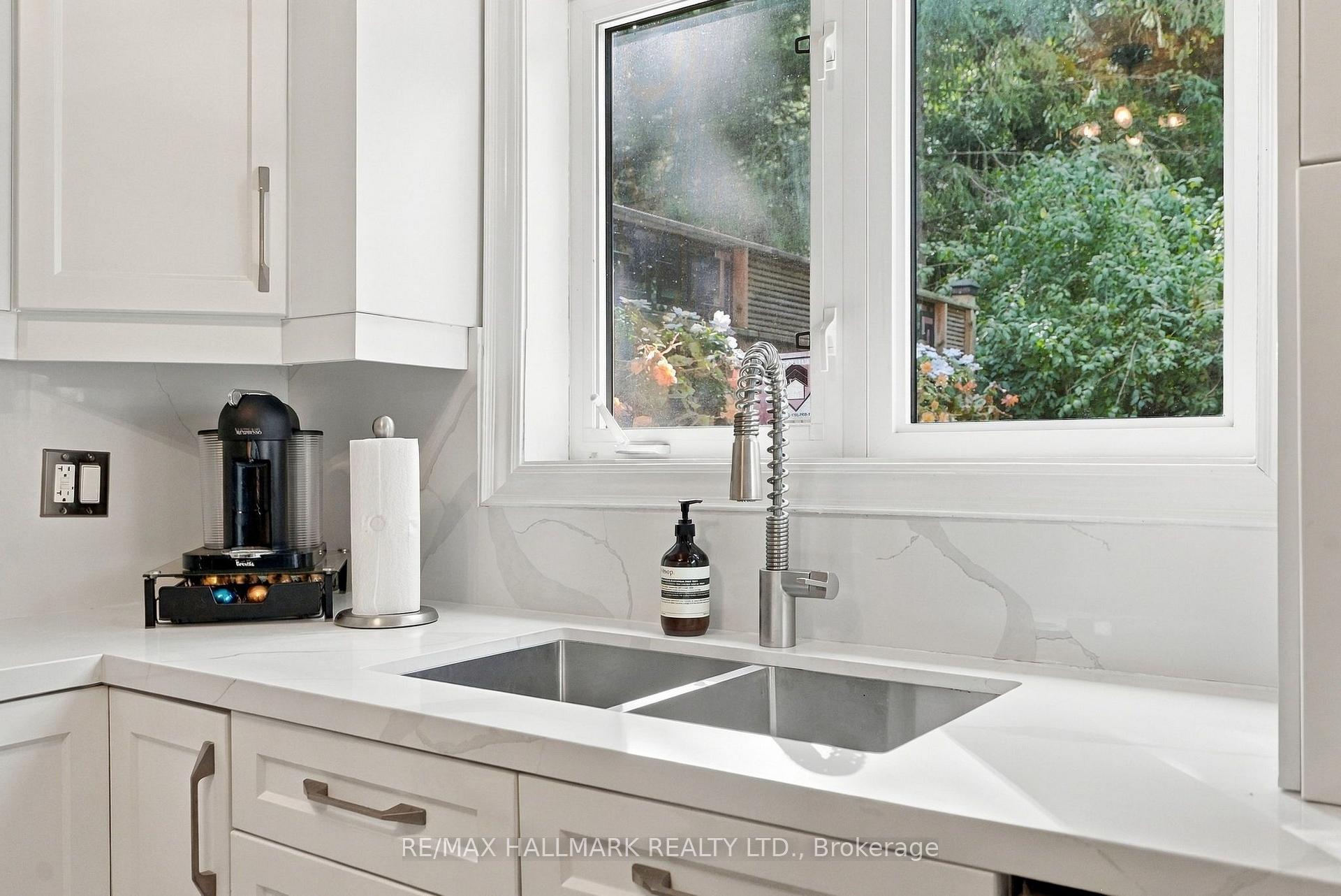 Photo 19 of 77 Glen Davis Crescent, Toronto, East End-Danforth — HOMEH