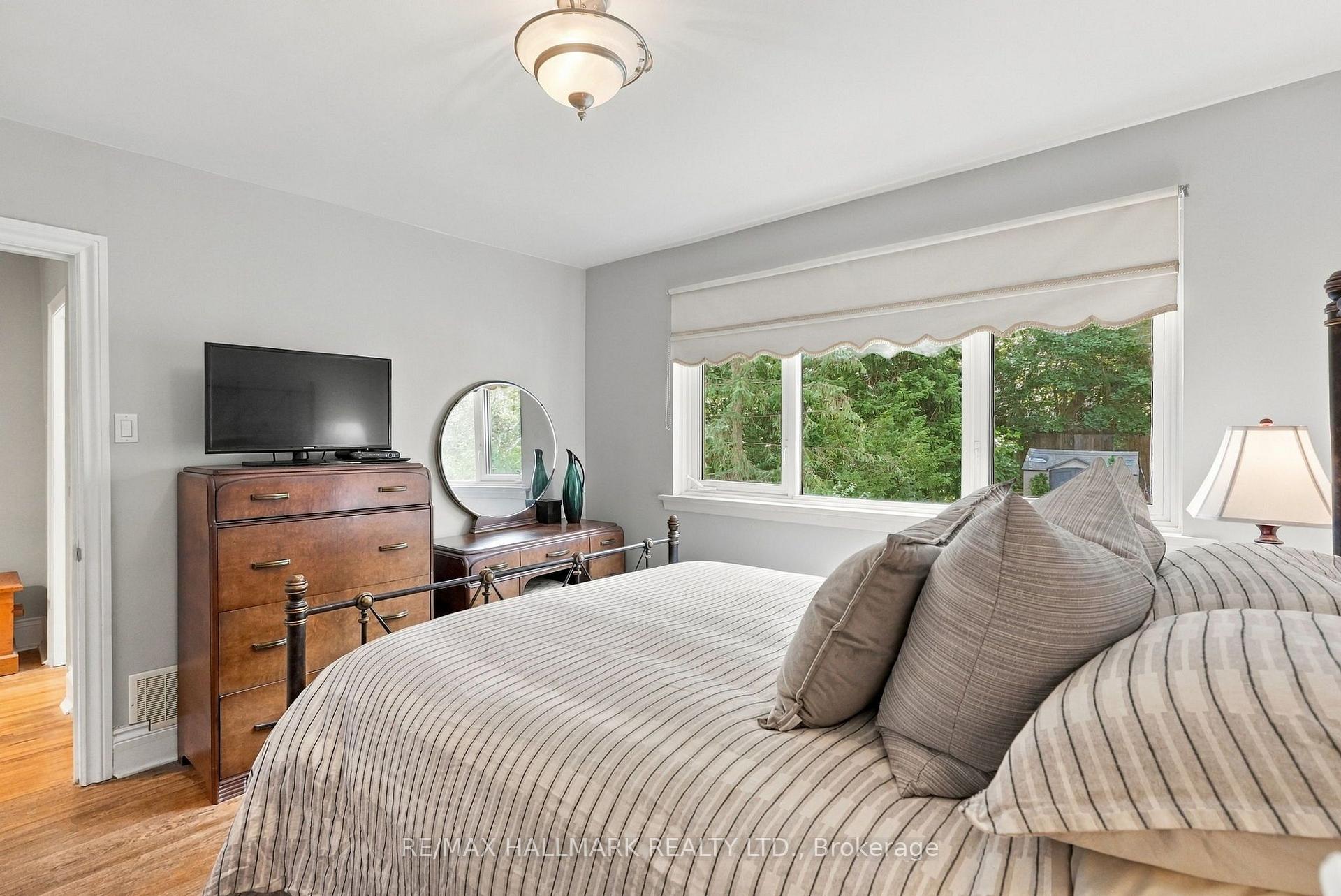 Photo 33 of 77 Glen Davis Crescent, Toronto, East End-Danforth — HOMEH