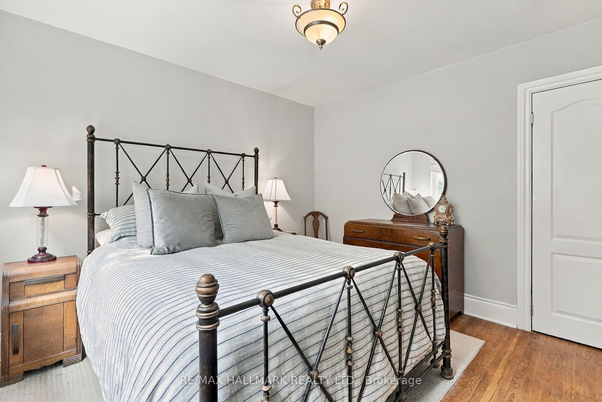 Photo 34 of 77 Glen Davis Crescent, Toronto, East End-Danforth — HOMEH