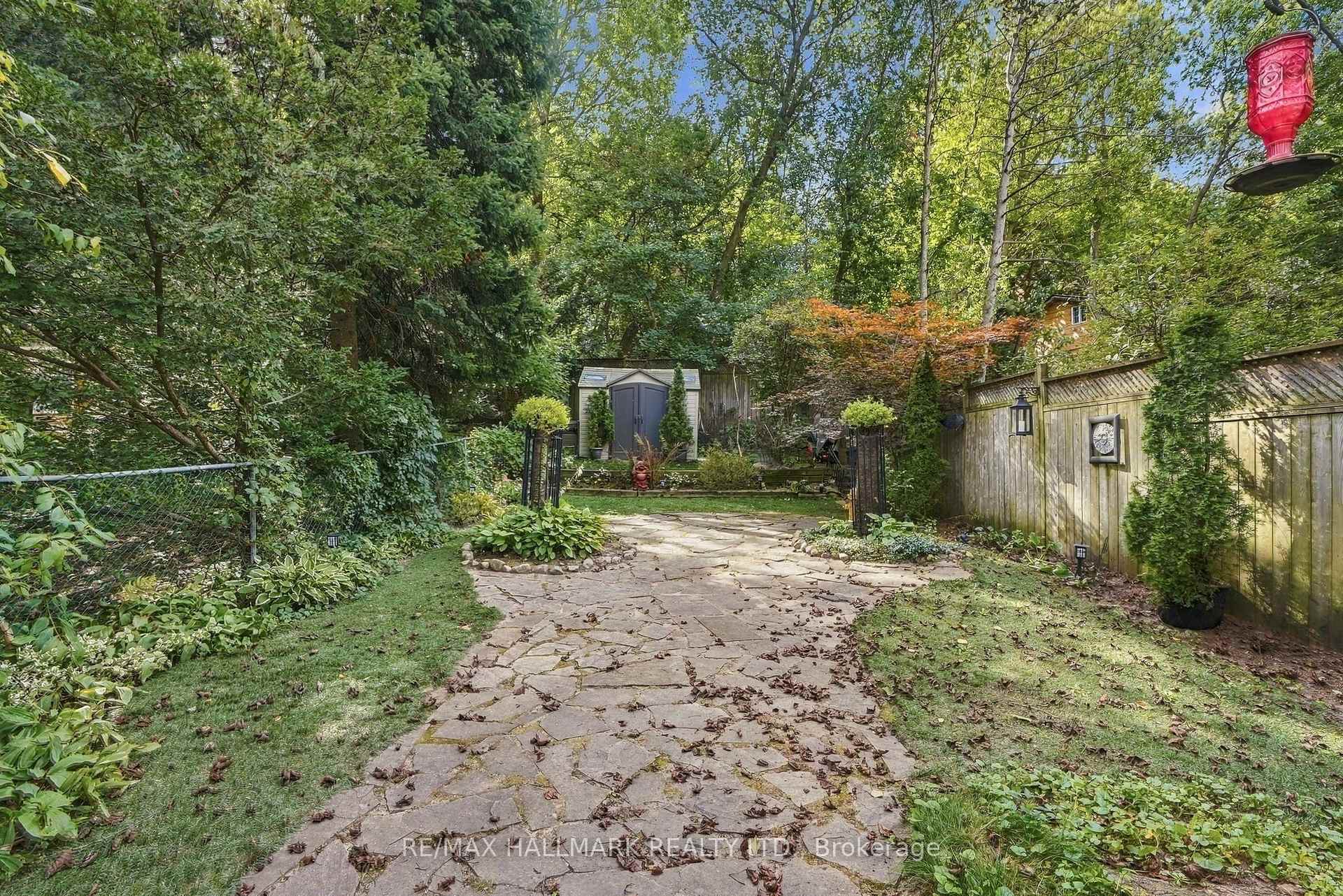 Photo 46 of 77 Glen Davis Crescent, Toronto, East End-Danforth — HOMEH