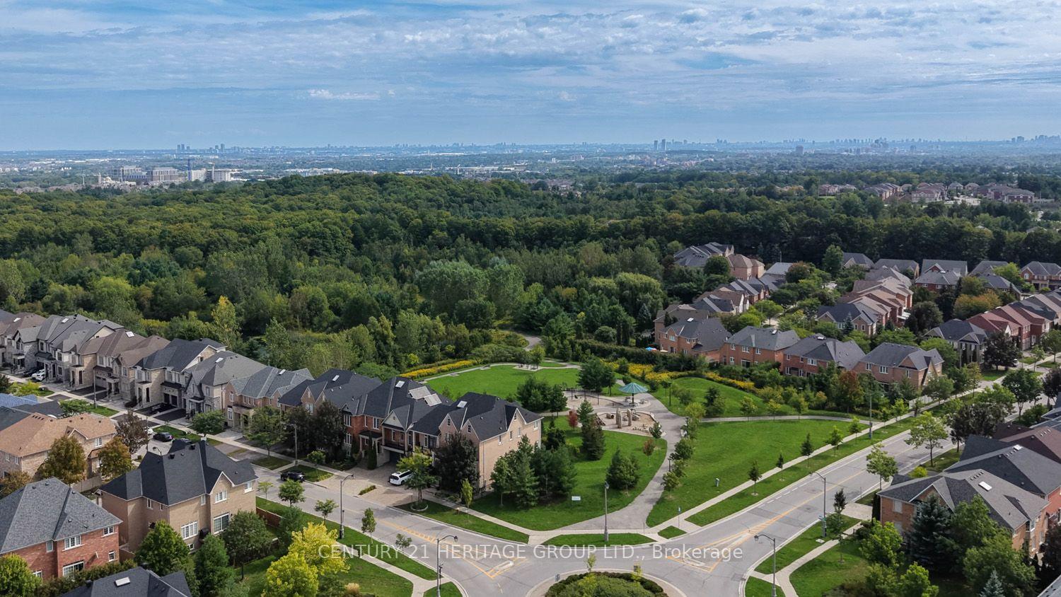 Photo 2 of 9 Alpaca Drive, Richmond Hill, Jefferson — HOMEH