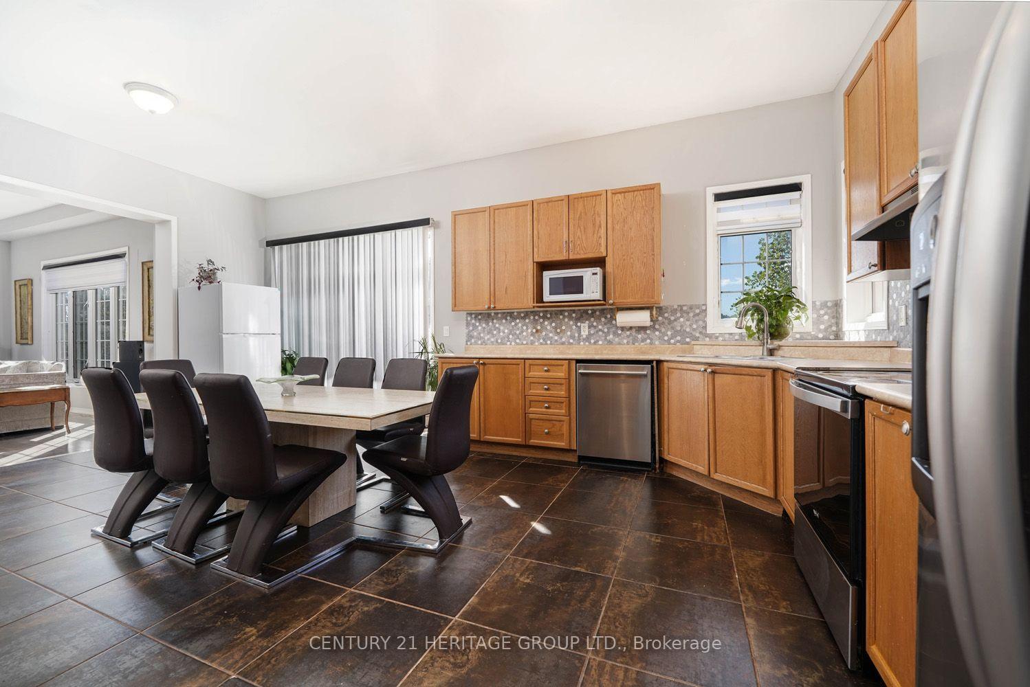 Photo 18 of 9 Alpaca Drive, Richmond Hill, Jefferson — HOMEH