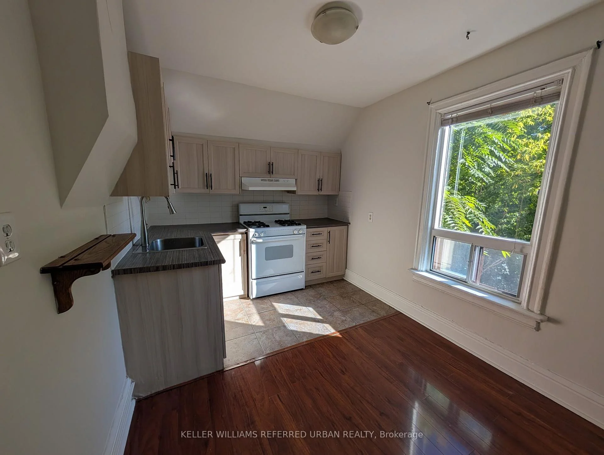 Photo of Unit Upper, 591 Jane Street