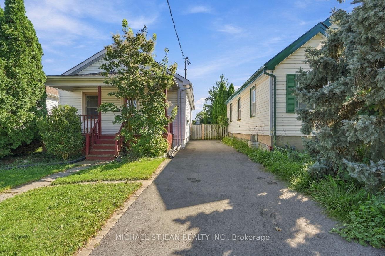 Photo 4 of 68 Hamilton Street, St. Catharines, Western Hill — HOMEH