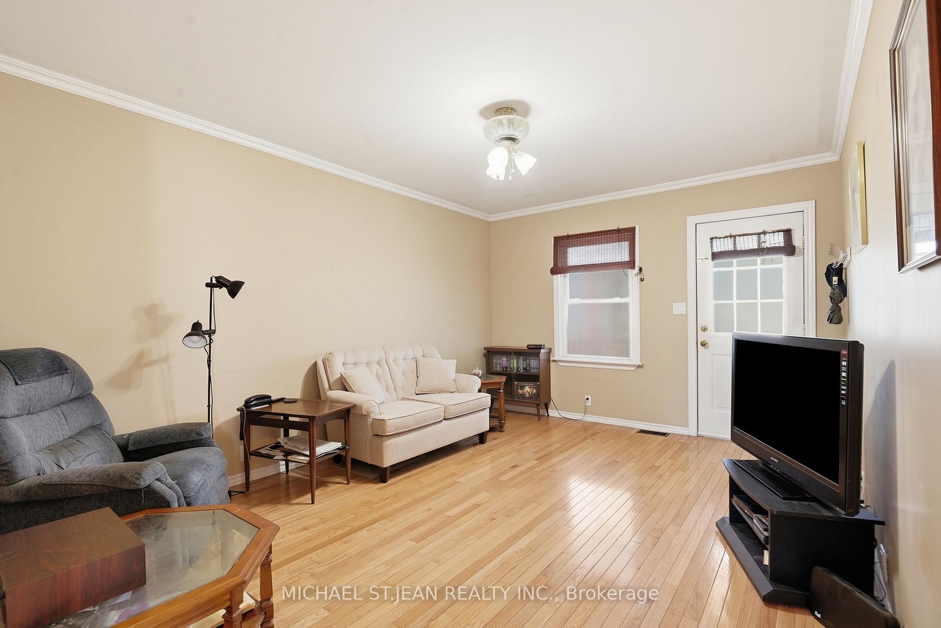 Photo 9 of 68 Hamilton Street, St. Catharines, Western Hill — HOMEH