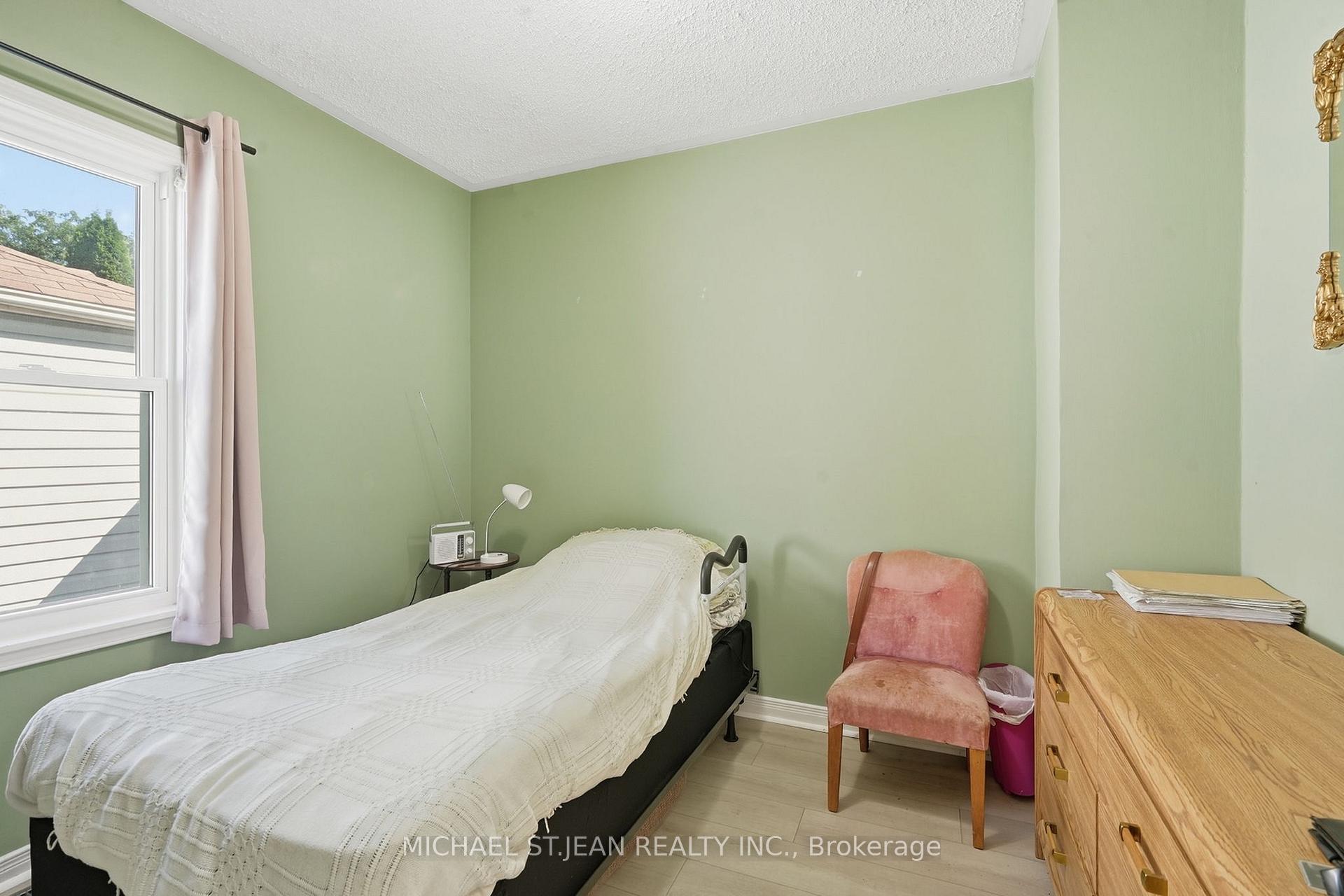 Photo 13 of 68 Hamilton Street, St. Catharines, Western Hill — HOMEH