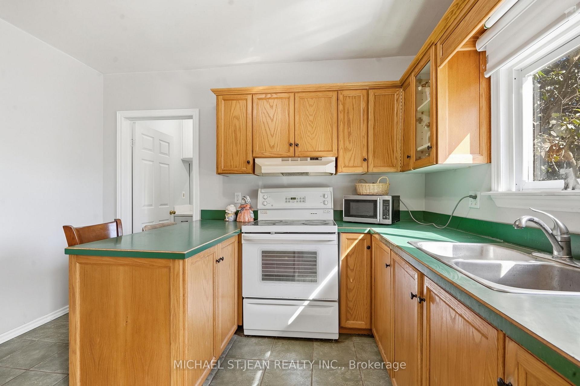 Photo 15 of 68 Hamilton Street, St. Catharines, Western Hill — HOMEH