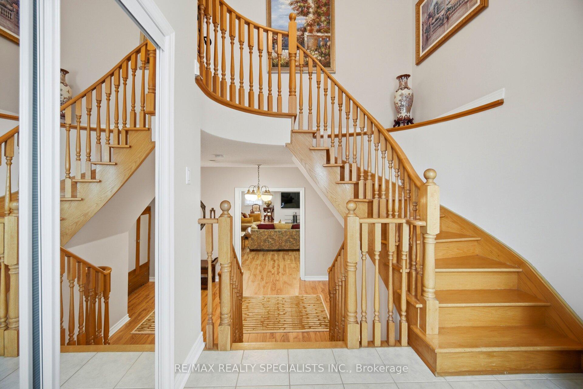 Photo 5 of 223 Sonoma Boulevard, Vaughan, Sonoma Heights — HOMEH