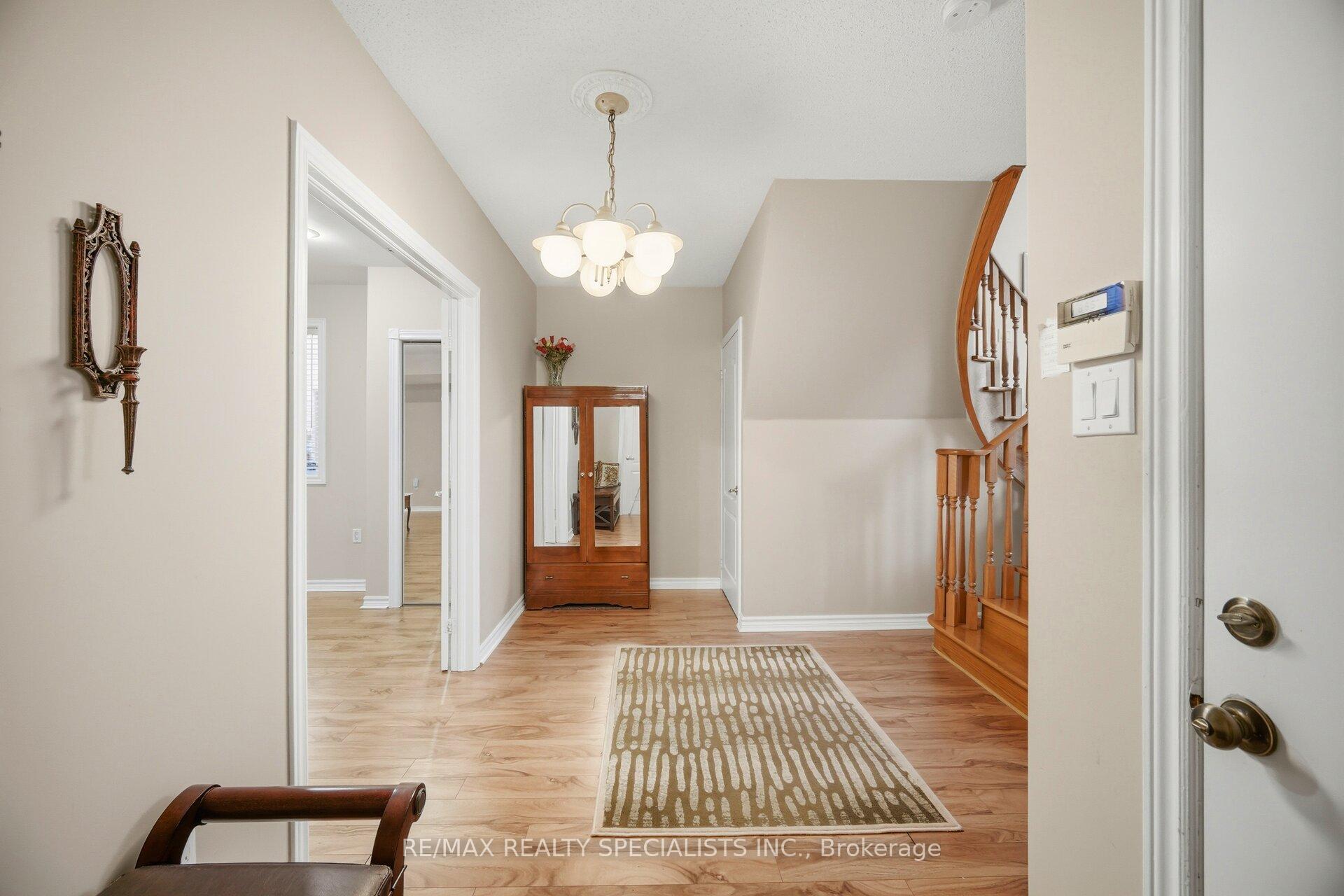Photo 6 of 223 Sonoma Boulevard, Vaughan, Sonoma Heights — HOMEH