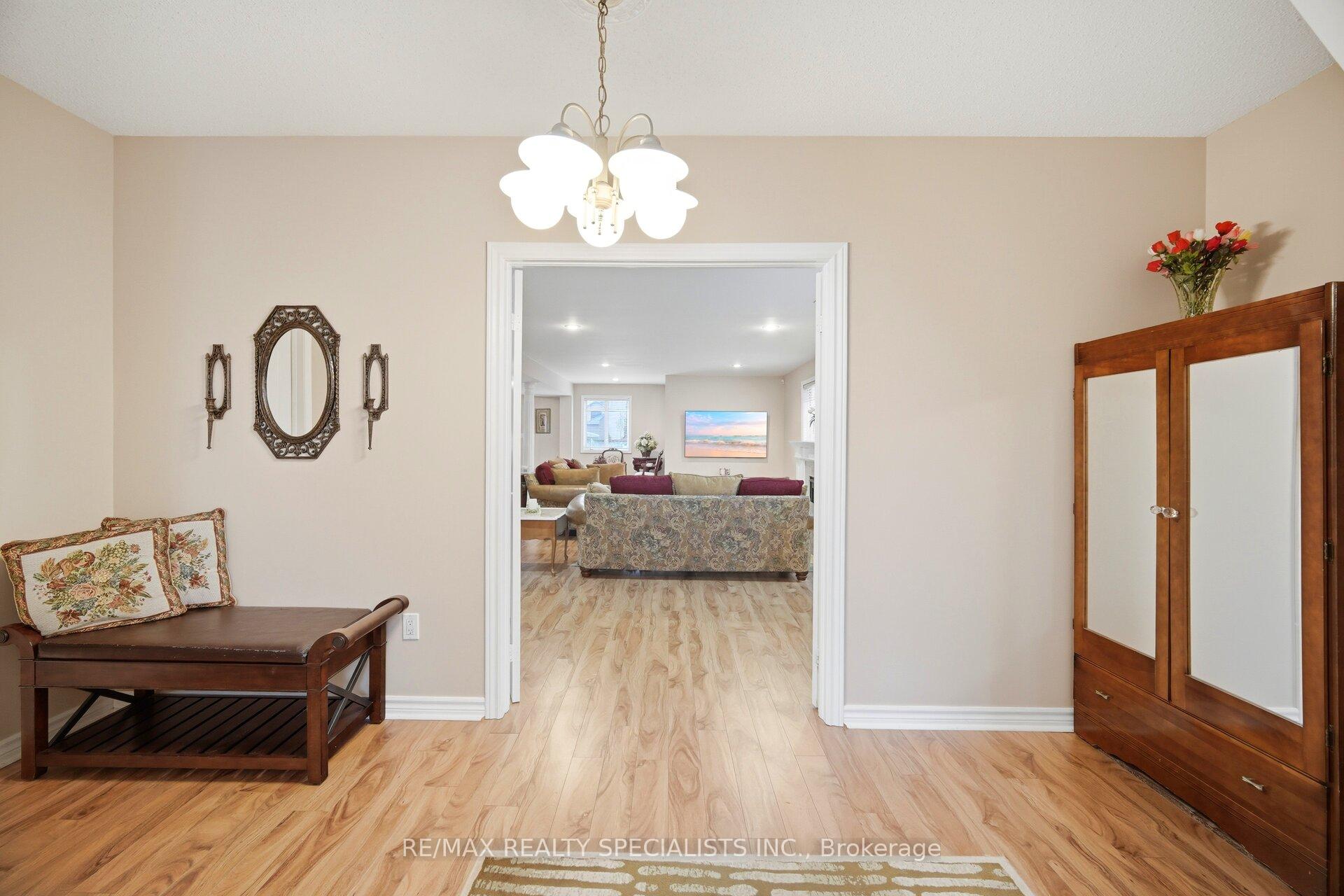 Photo 8 of 223 Sonoma Boulevard, Vaughan, Sonoma Heights — HOMEH
