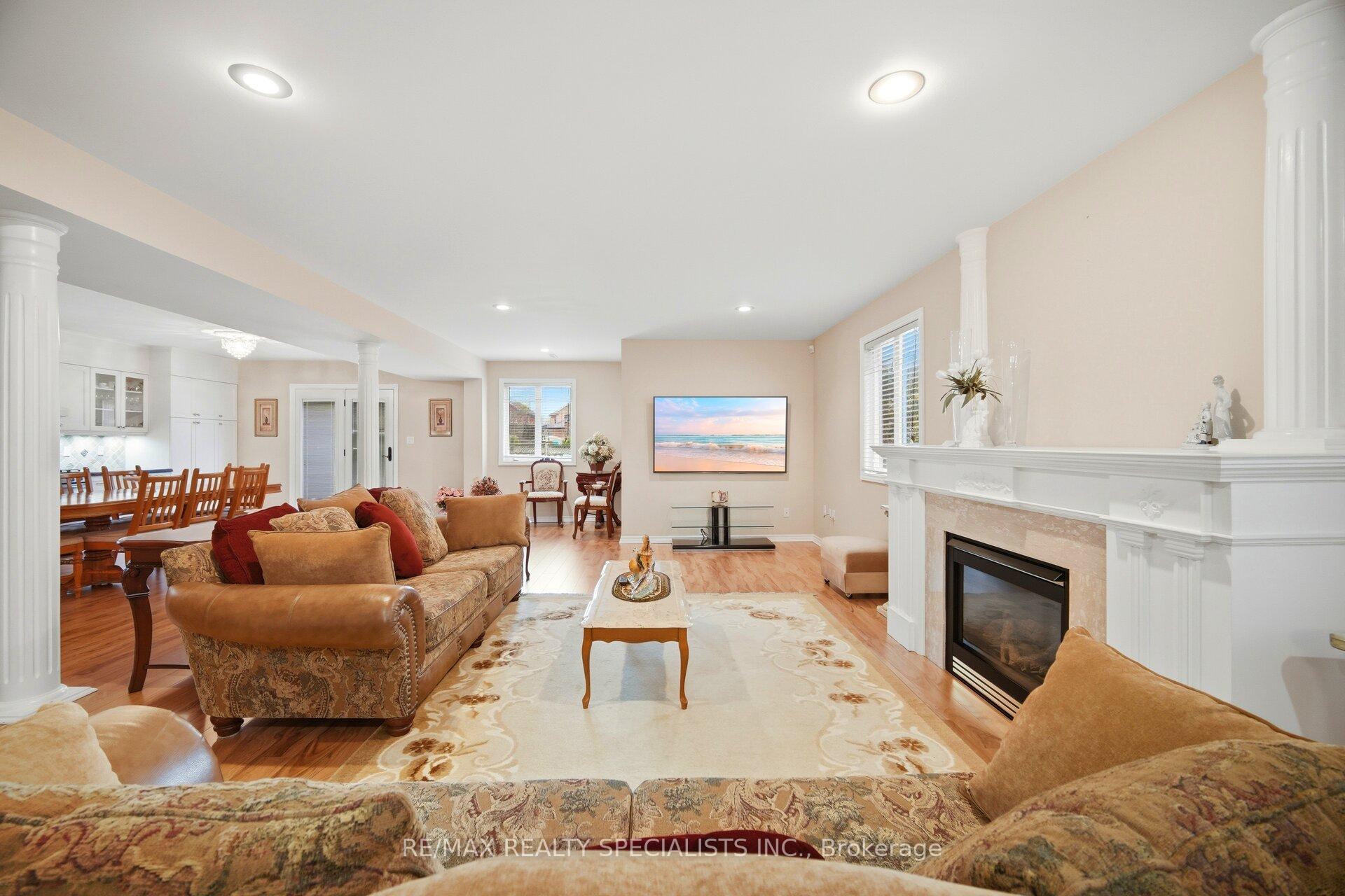 Photo 9 of 223 Sonoma Boulevard, Vaughan, Sonoma Heights — HOMEH