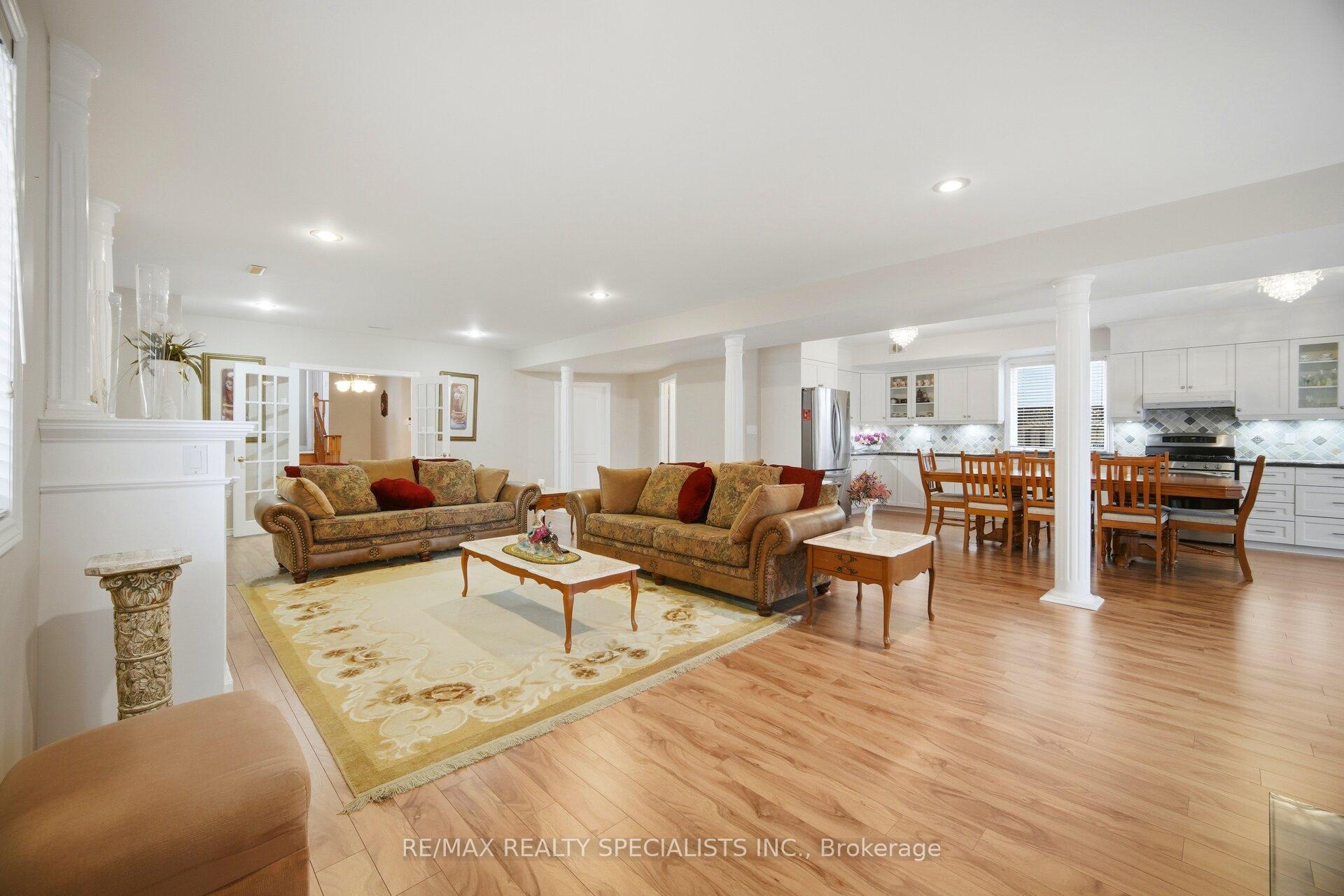 Photo 12 of 223 Sonoma Boulevard, Vaughan, Sonoma Heights — HOMEH