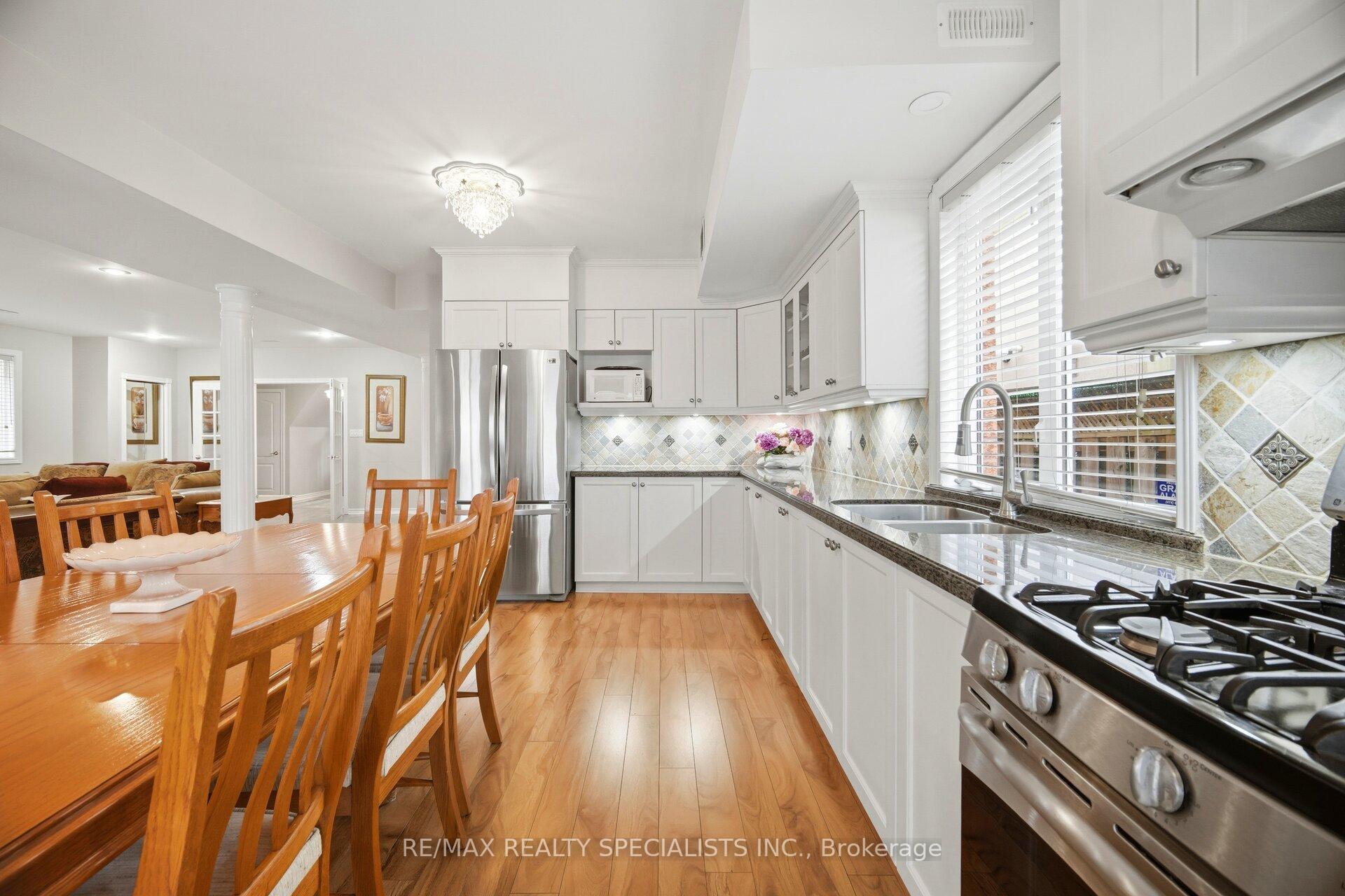 Photo 15 of 223 Sonoma Boulevard, Vaughan, Sonoma Heights — HOMEH