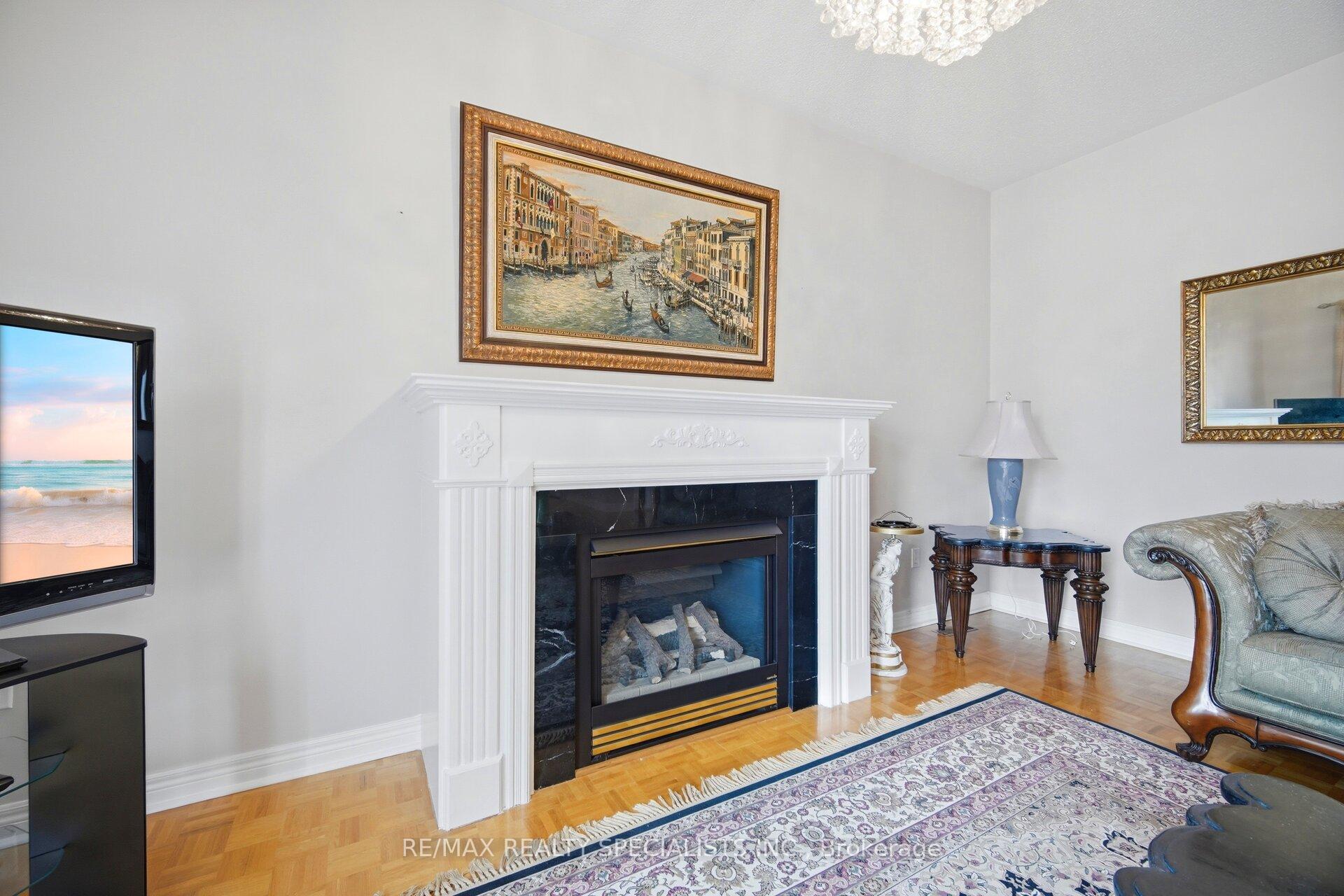 Photo 23 of 223 Sonoma Boulevard, Vaughan, Sonoma Heights — HOMEH