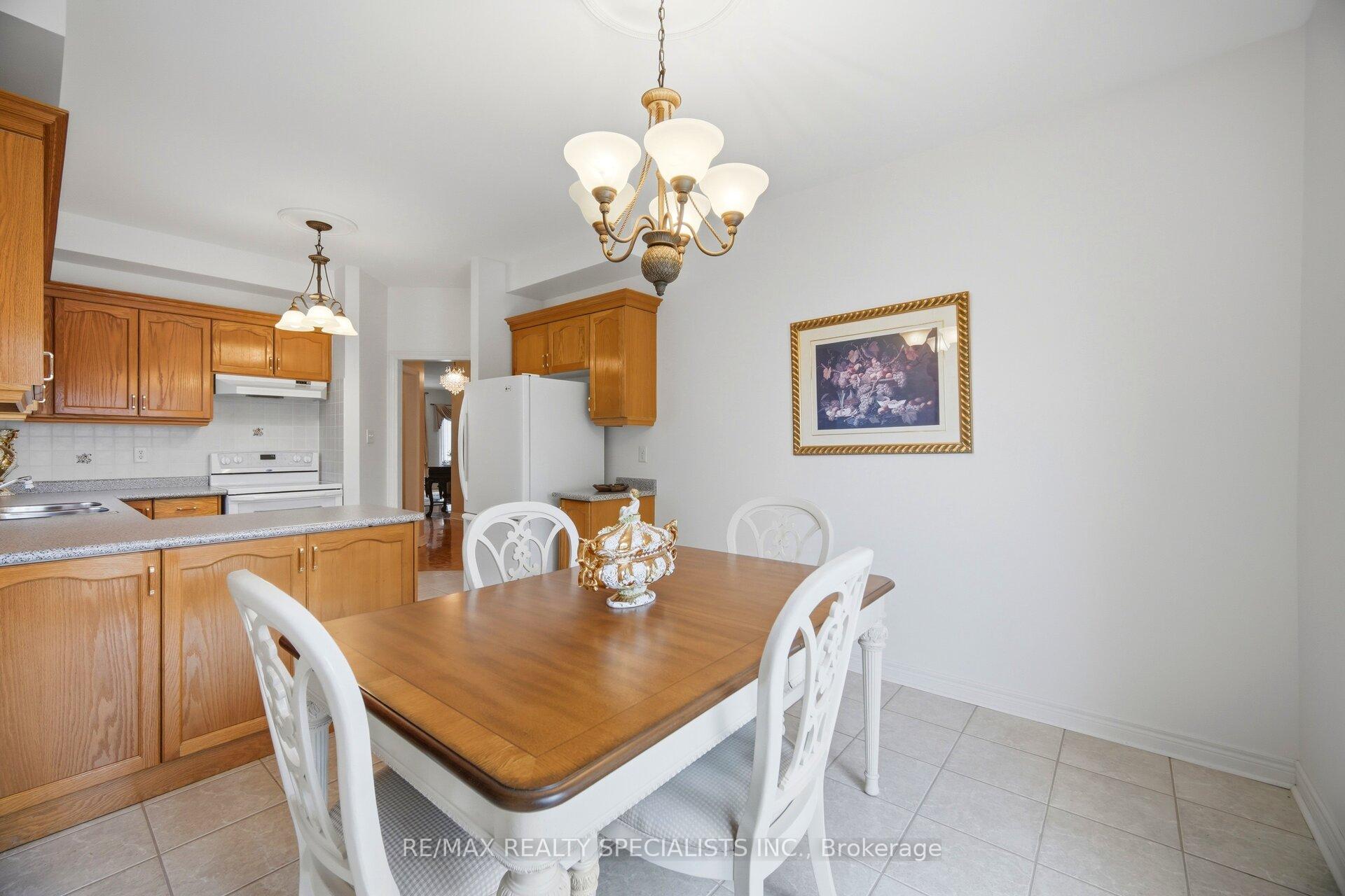 Photo 33 of 223 Sonoma Boulevard, Vaughan, Sonoma Heights — HOMEH