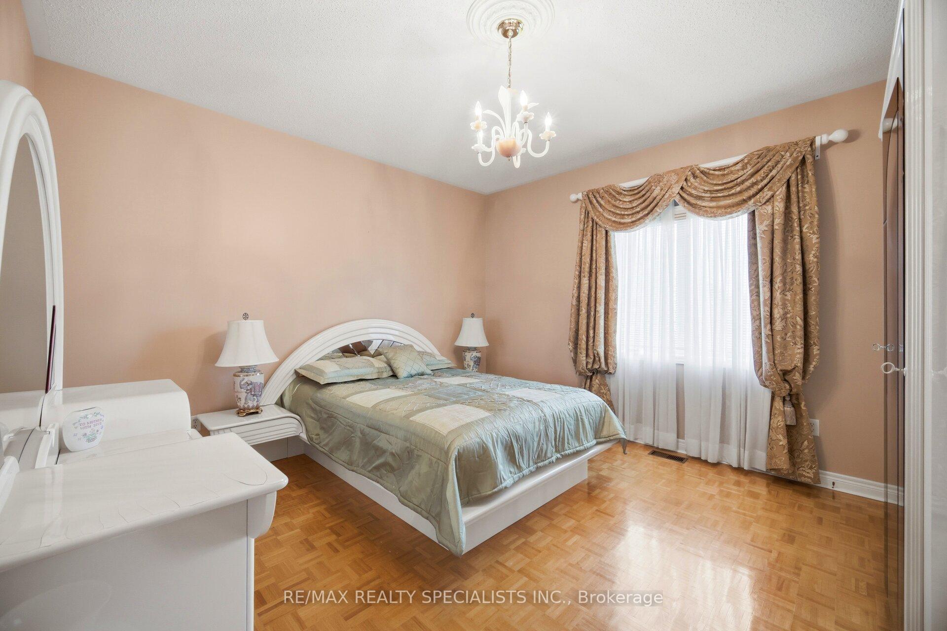 Photo 37 of 223 Sonoma Boulevard, Vaughan, Sonoma Heights — HOMEH