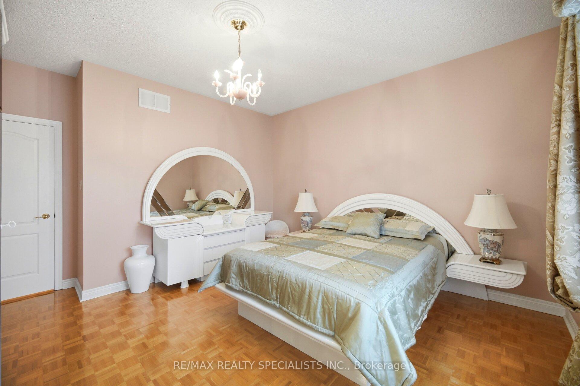 Photo 39 of 223 Sonoma Boulevard, Vaughan, Sonoma Heights — HOMEH