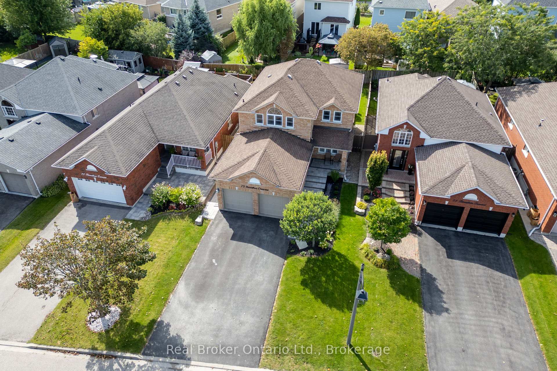 Photo 3 of 75 Bonathon Crescent, Clarington, Bowmanville — HOMEH