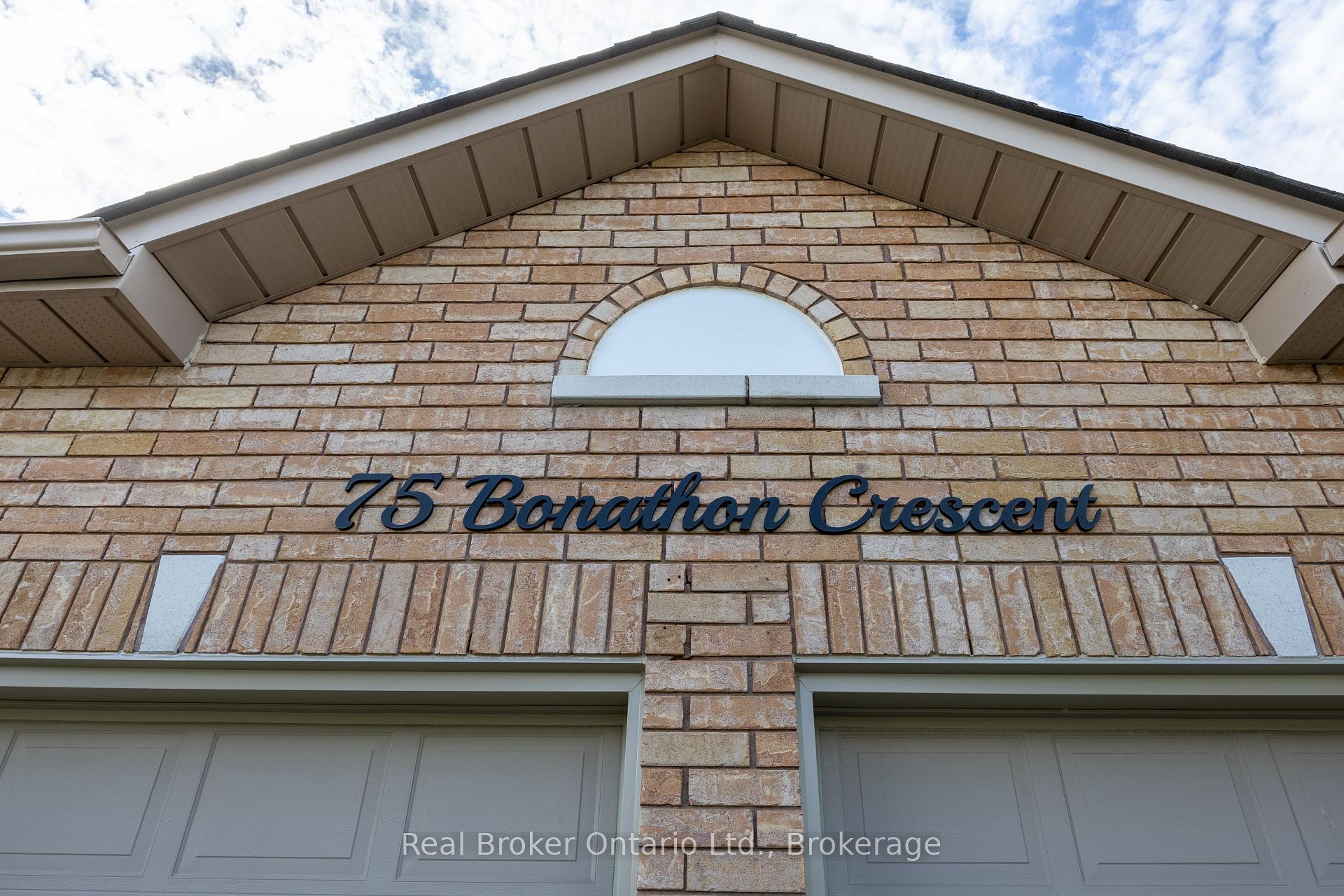 Photo 5 of 75 Bonathon Crescent, Clarington, Bowmanville — HOMEH