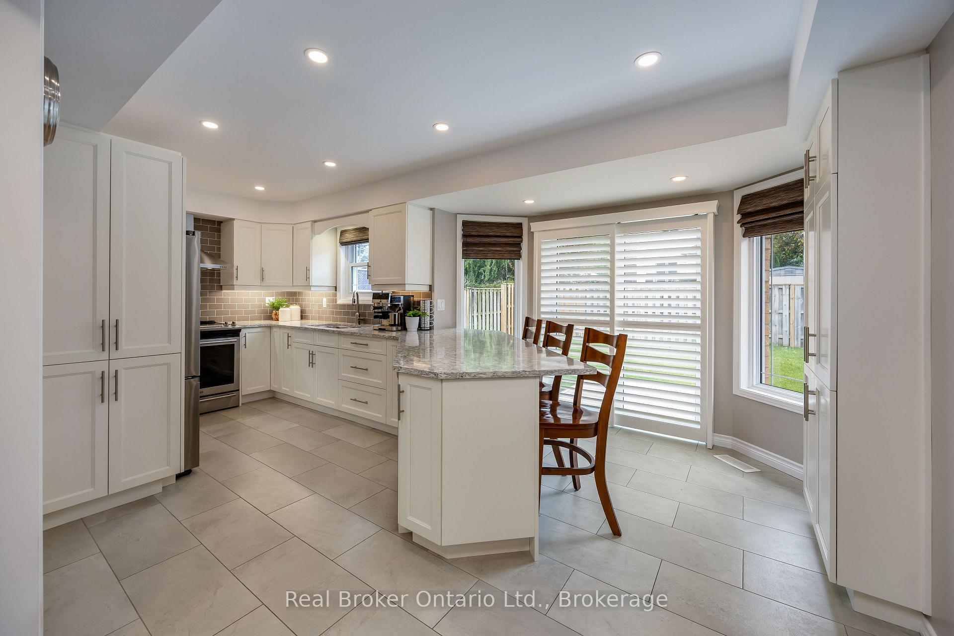 Photo 7 of 75 Bonathon Crescent, Clarington, Bowmanville — HOMEH