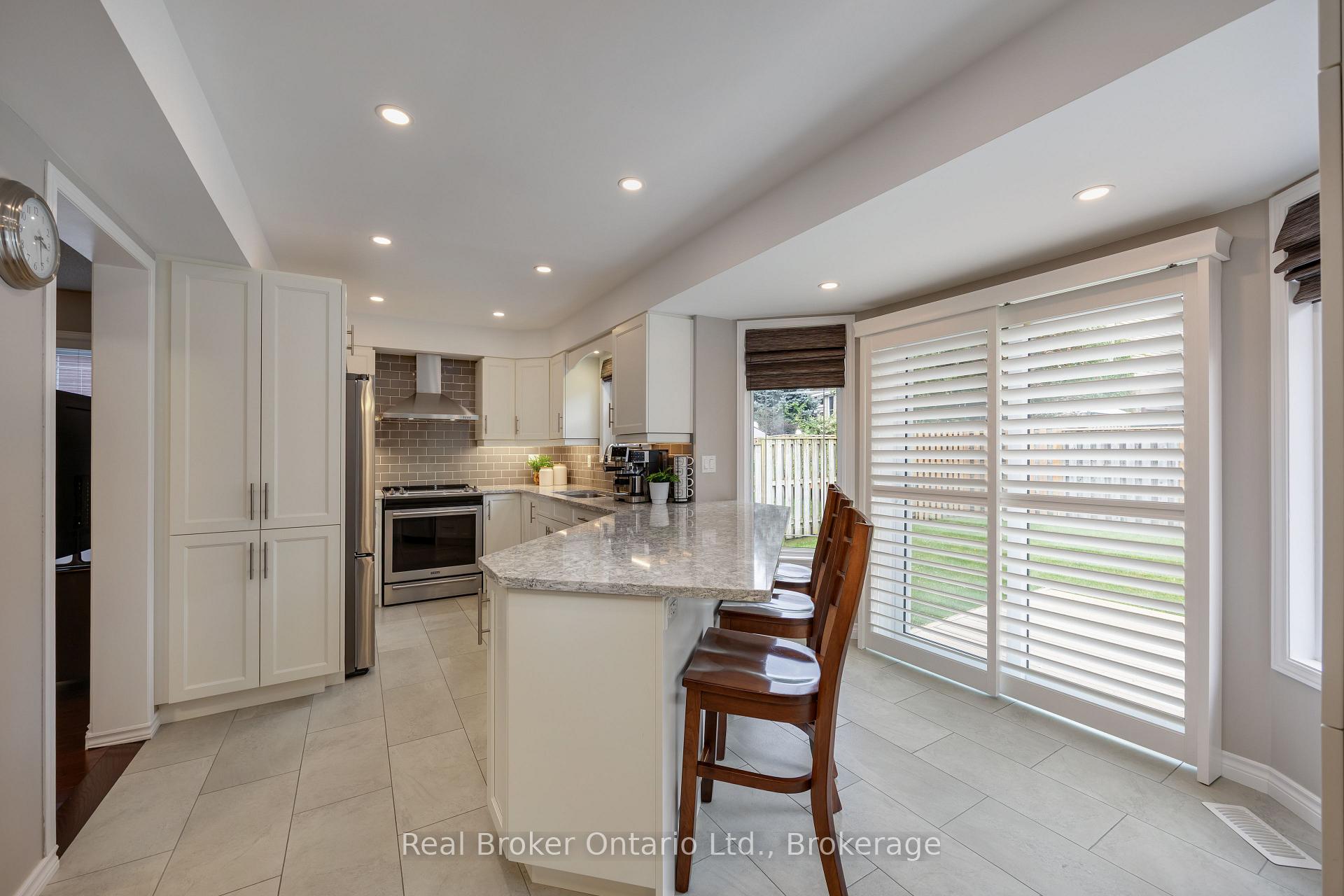 Photo 8 of 75 Bonathon Crescent, Clarington, Bowmanville — HOMEH