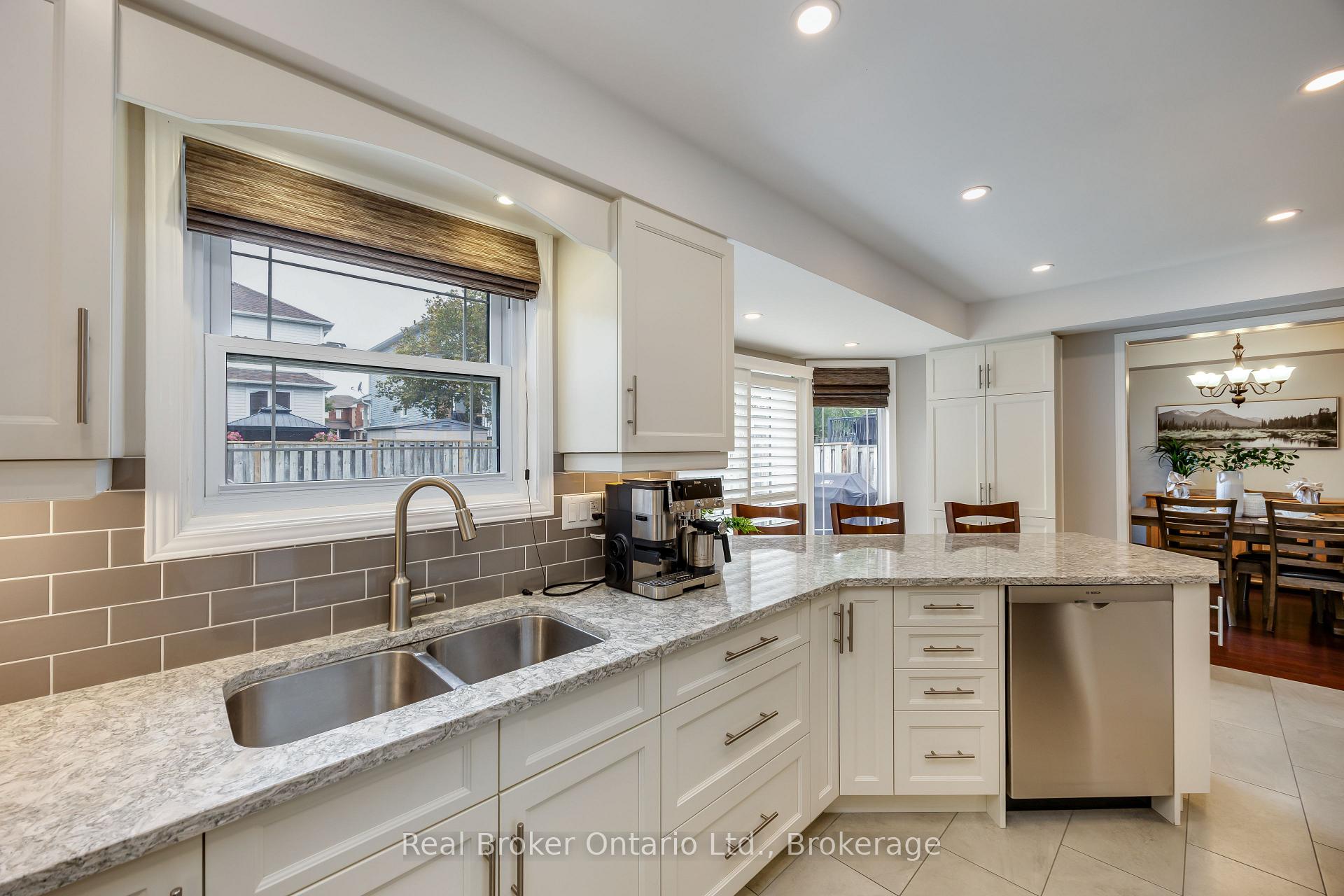 Photo 9 of 75 Bonathon Crescent, Clarington, Bowmanville — HOMEH