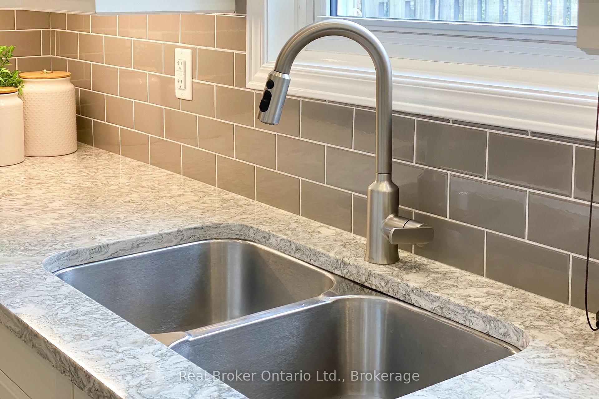 Photo 10 of 75 Bonathon Crescent, Clarington, Bowmanville — HOMEH