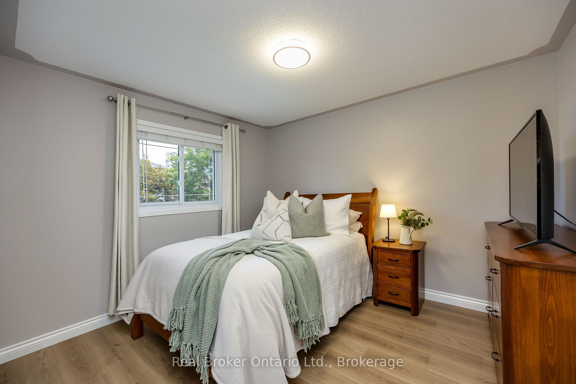 Photo 30 of 75 Bonathon Crescent, Clarington, Bowmanville — HOMEH