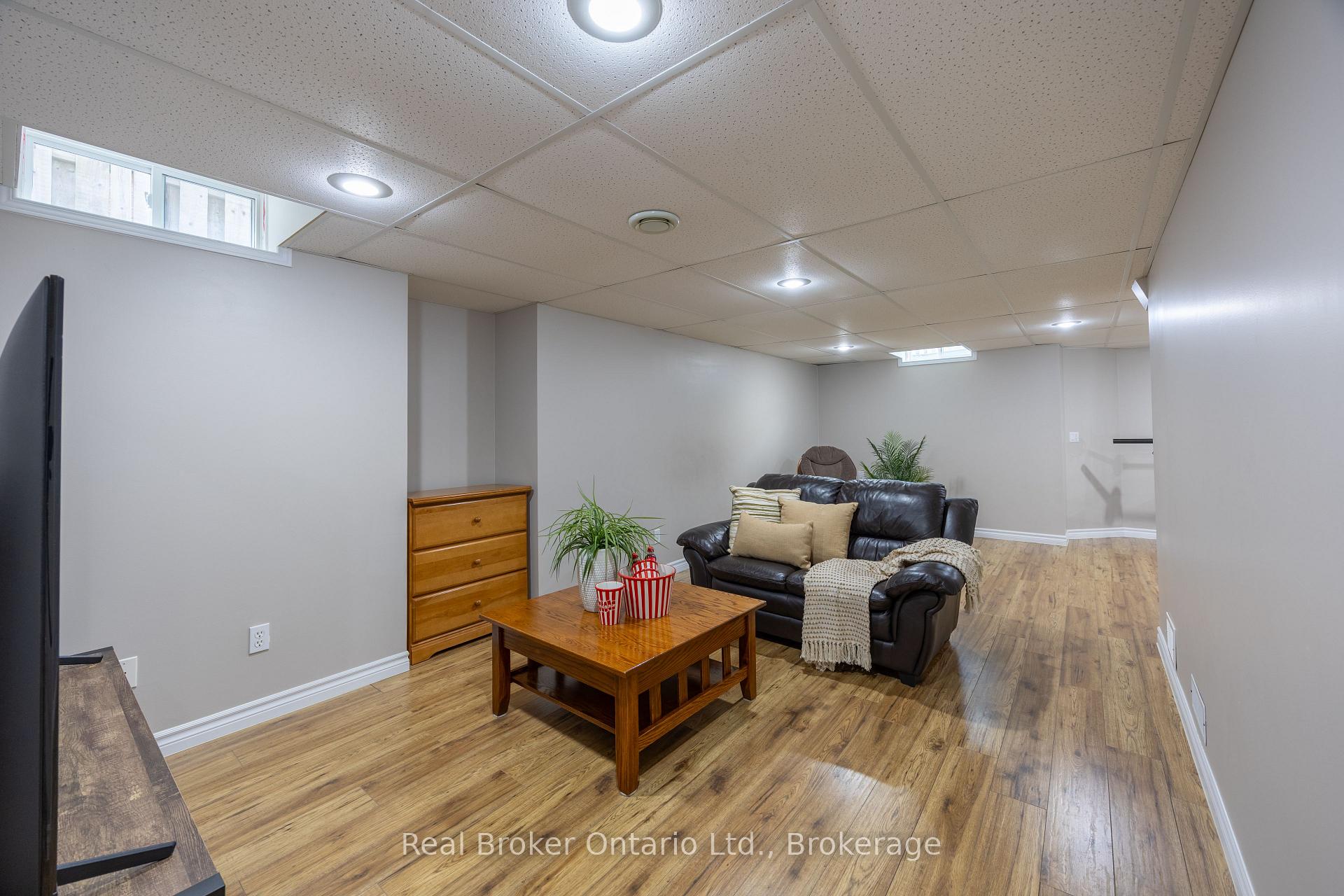 Photo 37 of 75 Bonathon Crescent, Clarington, Bowmanville — HOMEH