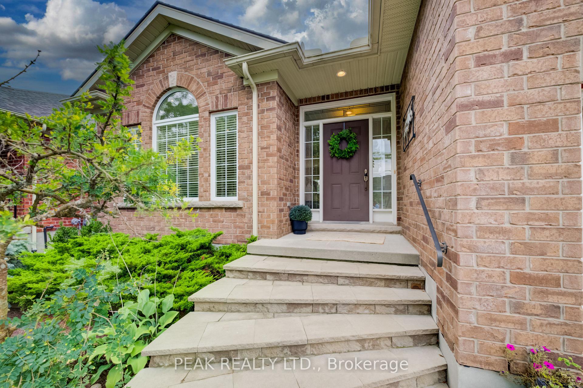Photo 3 of 25 Thimbleberry Crossing, Wilmot, New Hamburg — HOMEH