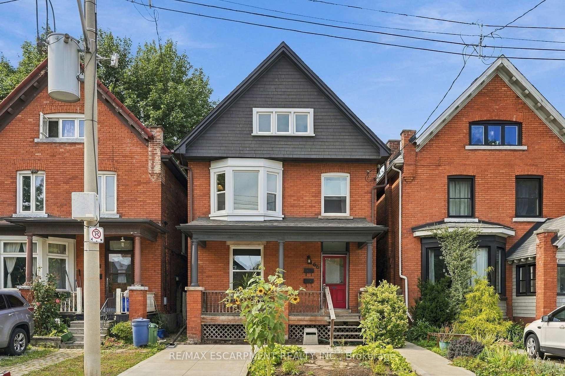 Photo of 166 Emerald Street S